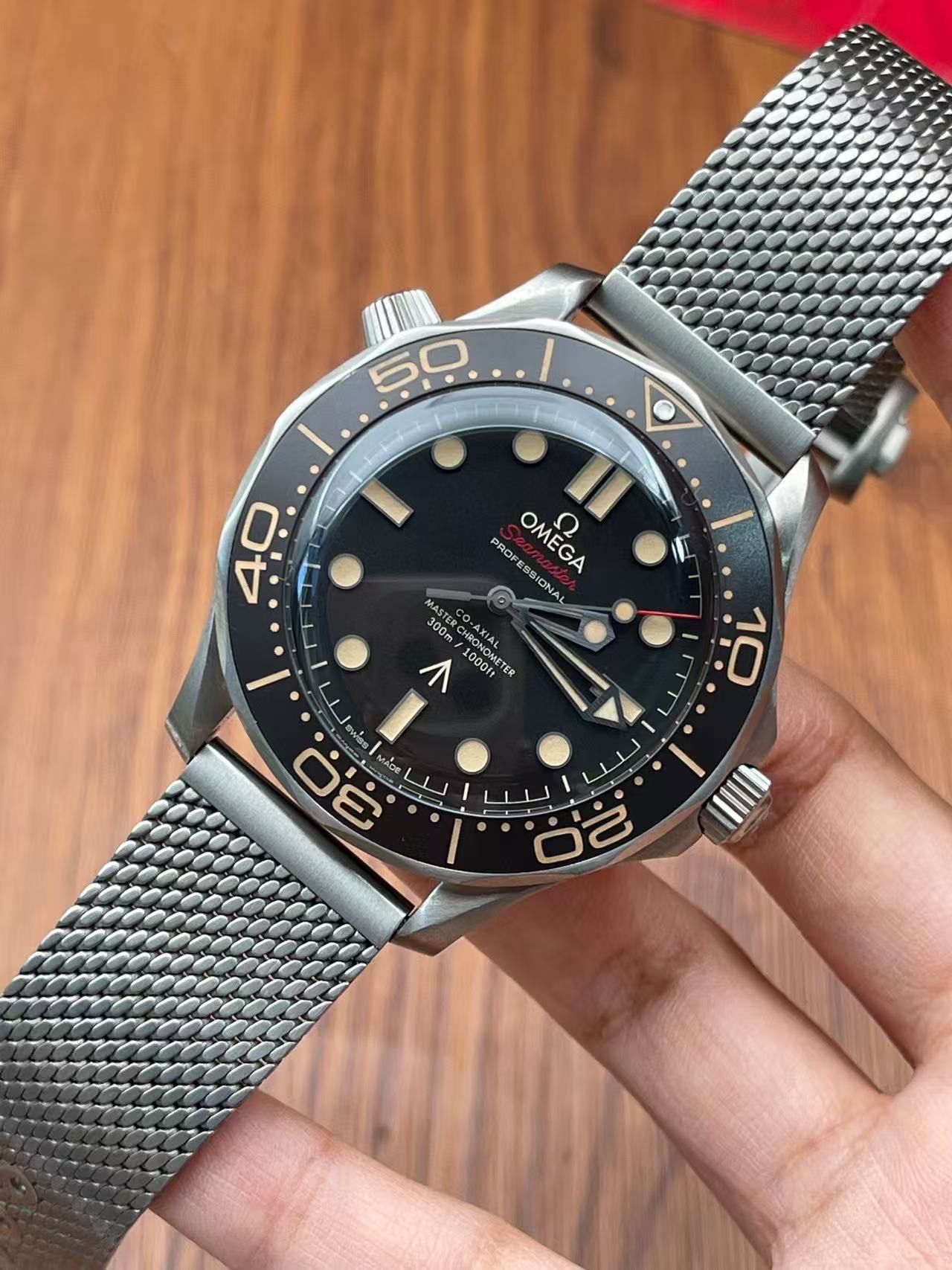 Omega Seamaster 007 Special Edition 210.90.42.20.01.001 Box and Papers