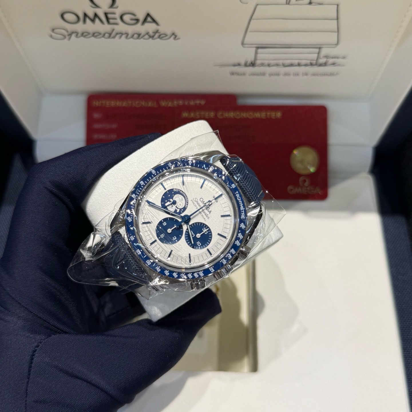 Omega Speedmaster Moonwatch - 310.32.42.50.02.001 Box & Papers