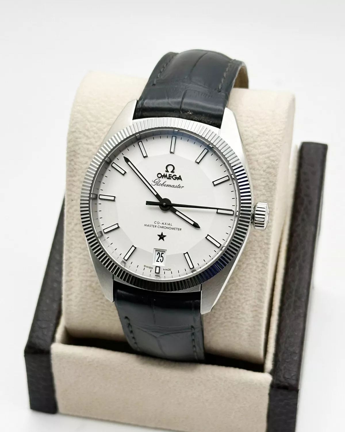 Omega 130.33.39.21.02.001