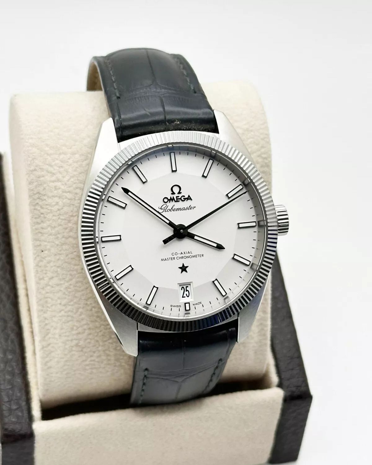 Omega 130.33.39.21.02.001