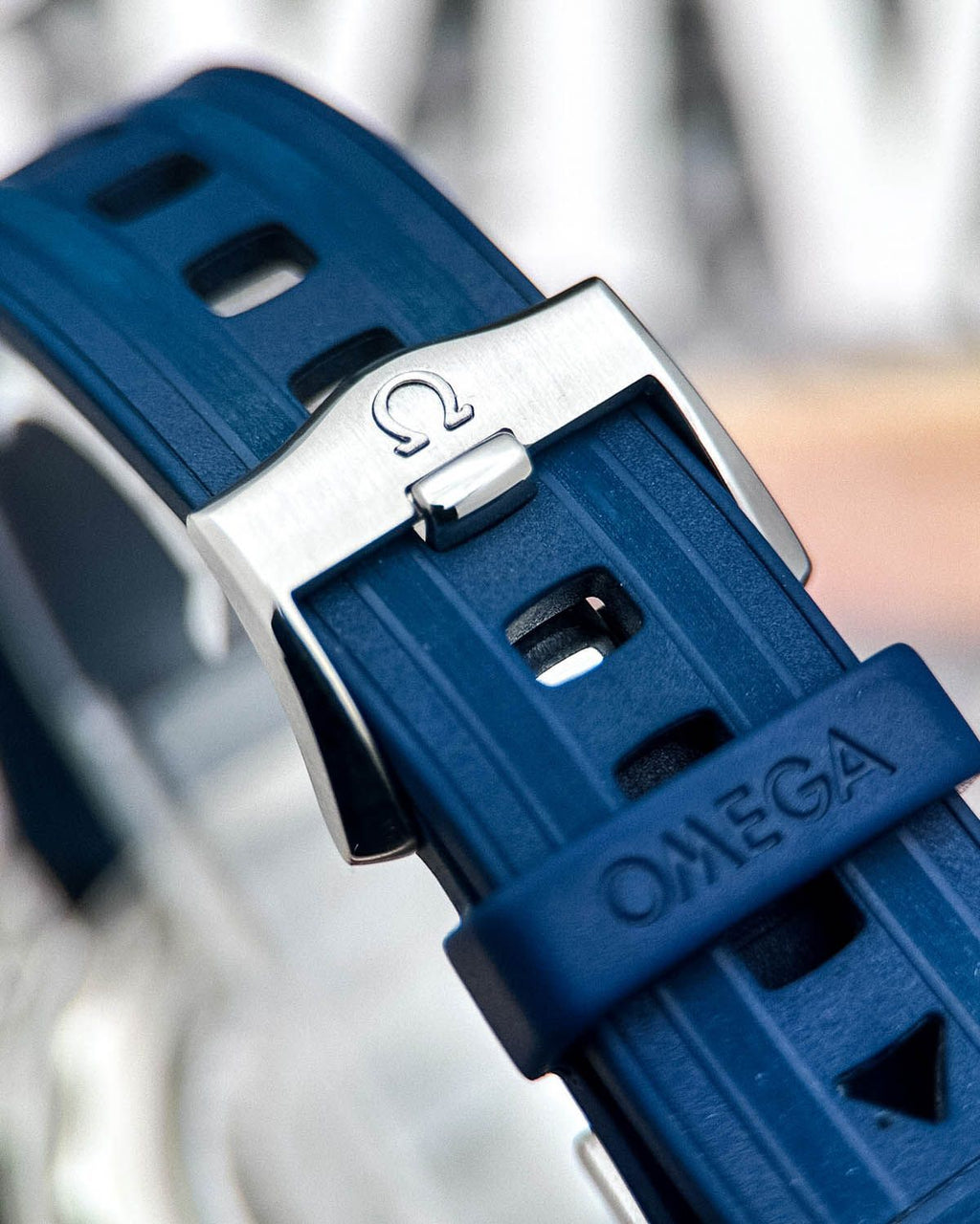 Omega 210.22.42.20.03.002