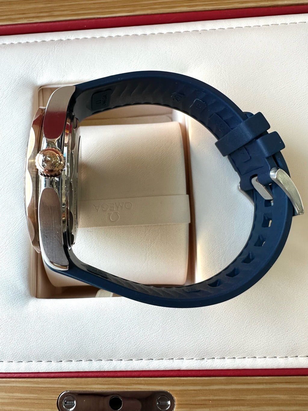 Omega 210.22.42.20.03.002
