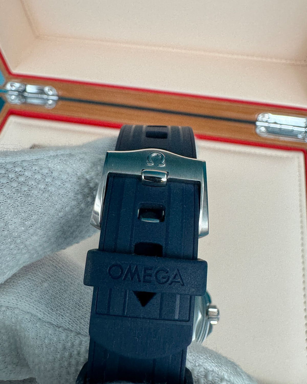 Omega 210.30.42.20.006.001
