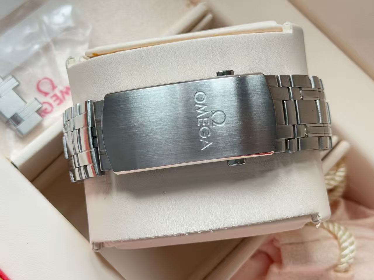 Omega 210.30.42.20.01.001