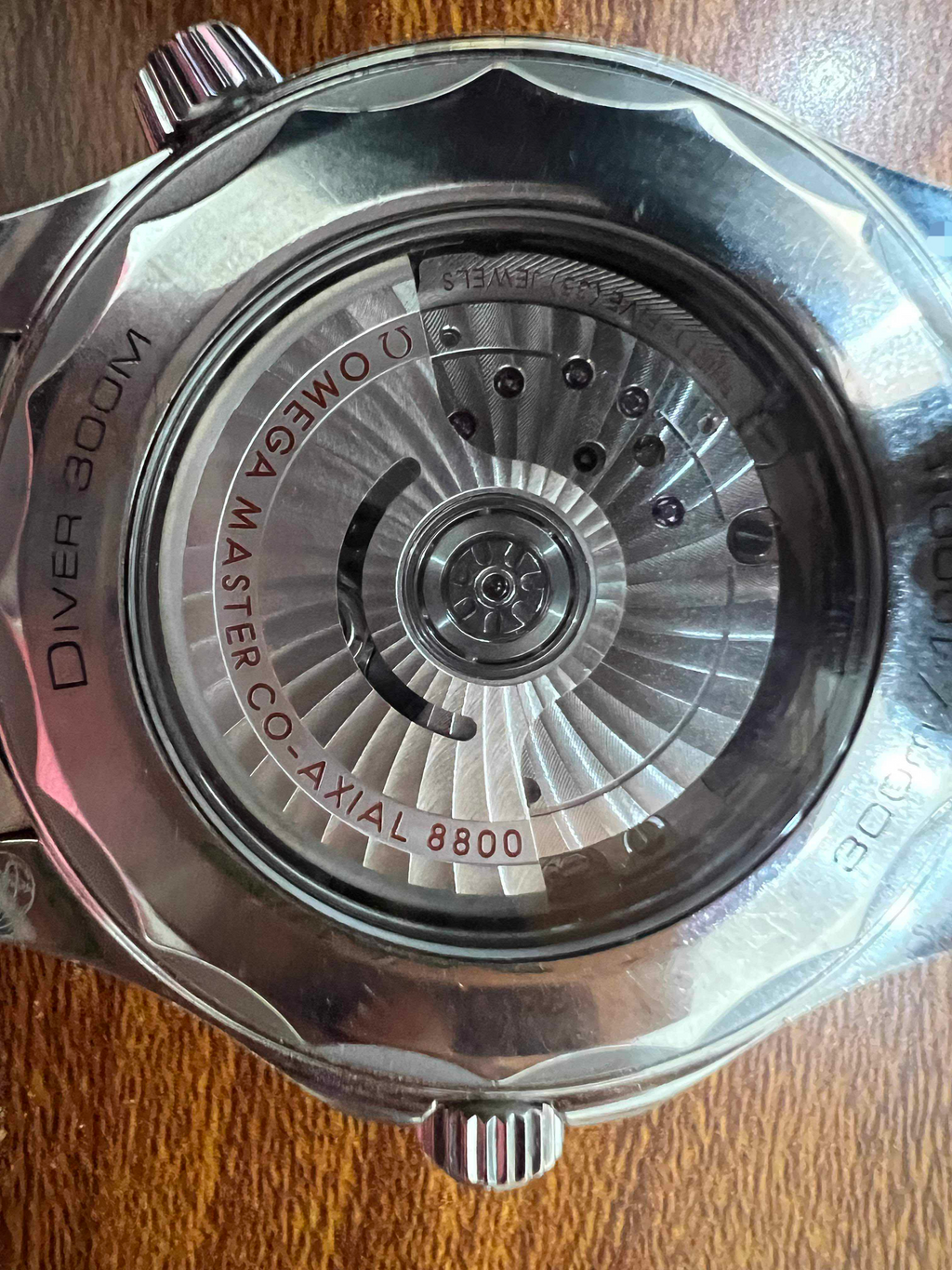 Omega 210.30.42.20.01.001