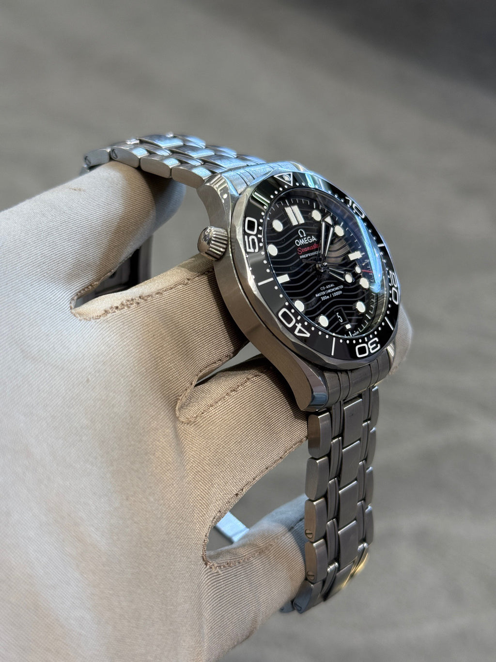Omega 210.30.42.20.01.001