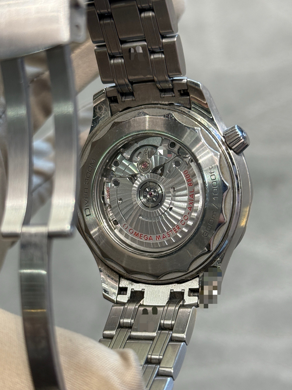 Omega 210.30.42.20.01.001