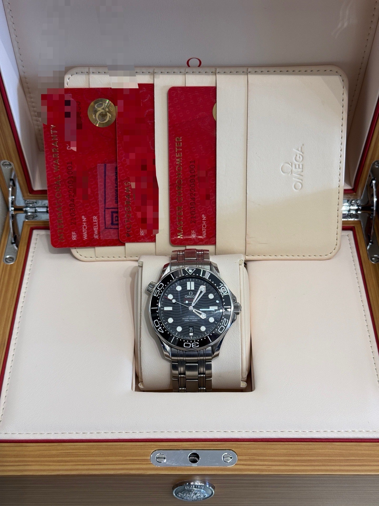 Omega 210.30.42.20.01.001