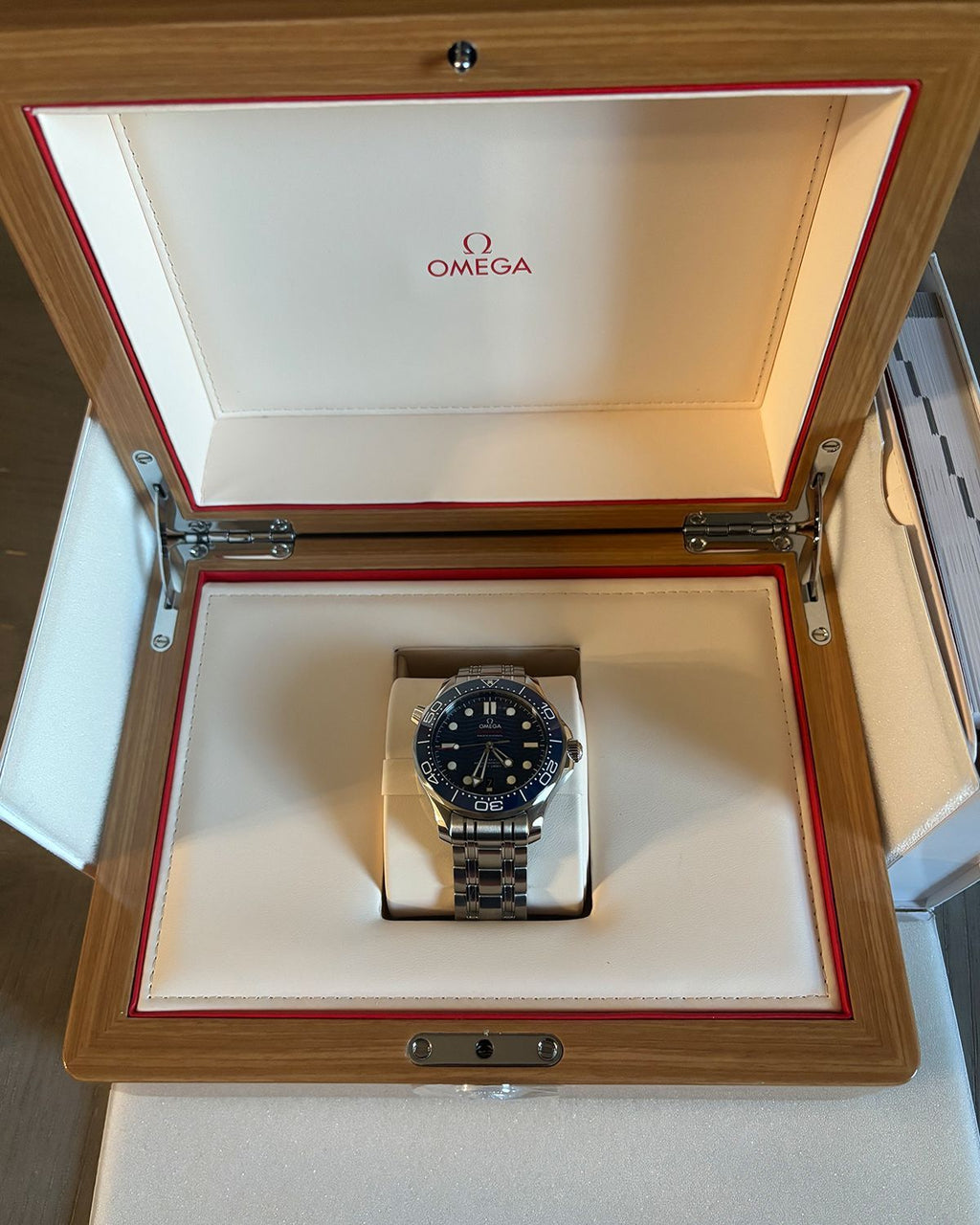 Omega 210.30.42.20.03.001