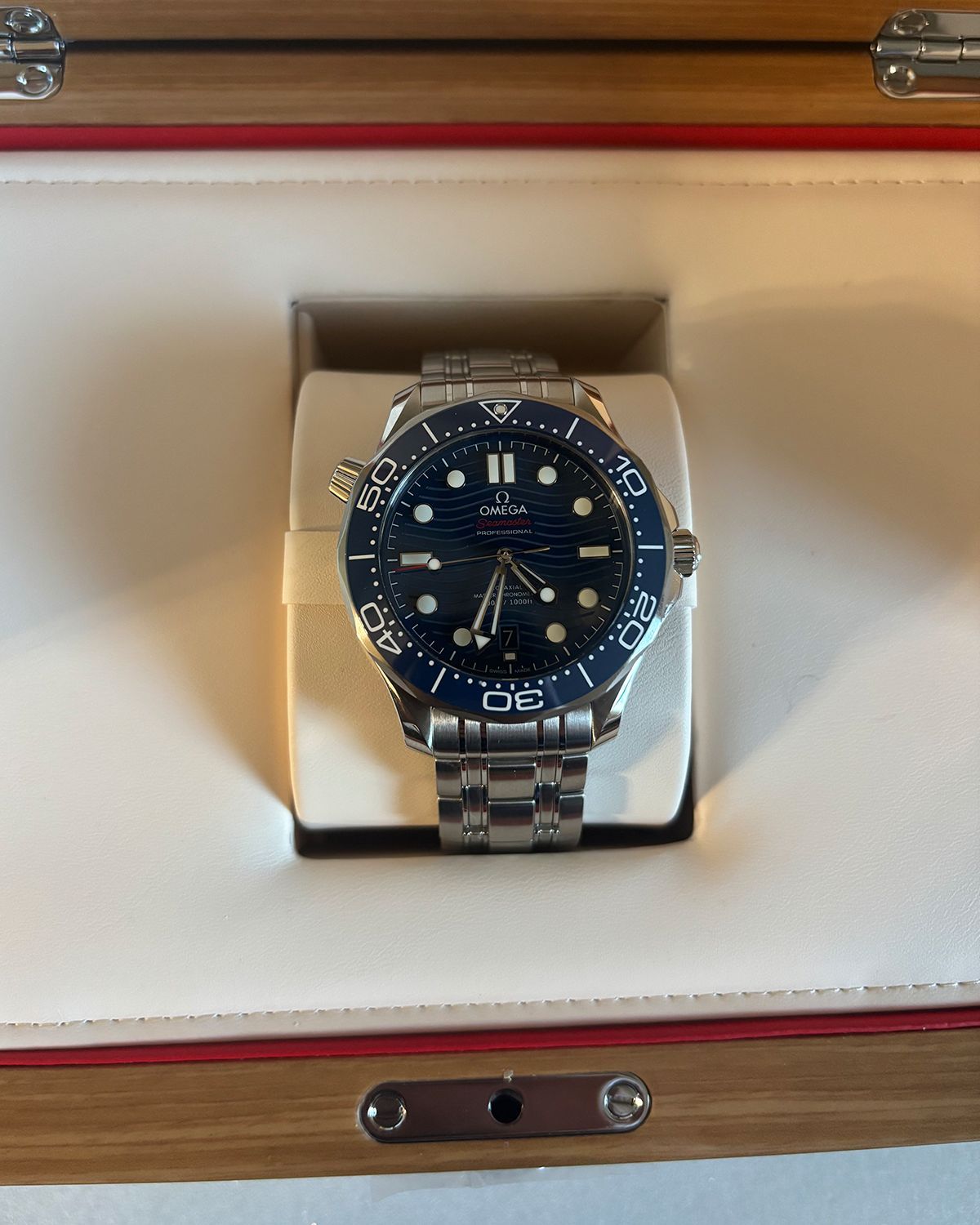 Omega 210.30.42.20.03.001