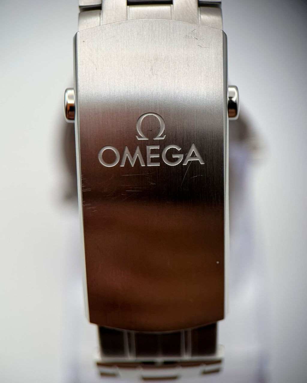 Omega 210.30.42.20.03.001
