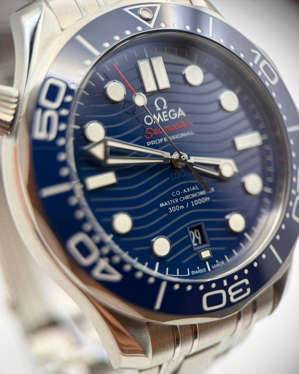 Omega 210.30.42.20.03.001