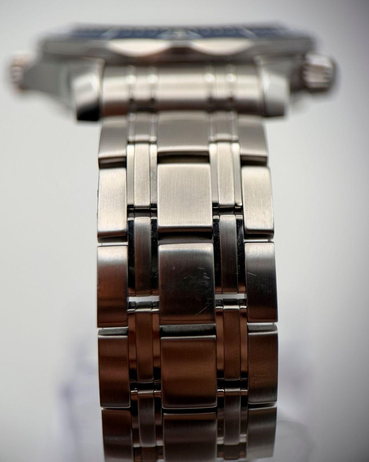 Omega 210.30.42.20.03.001