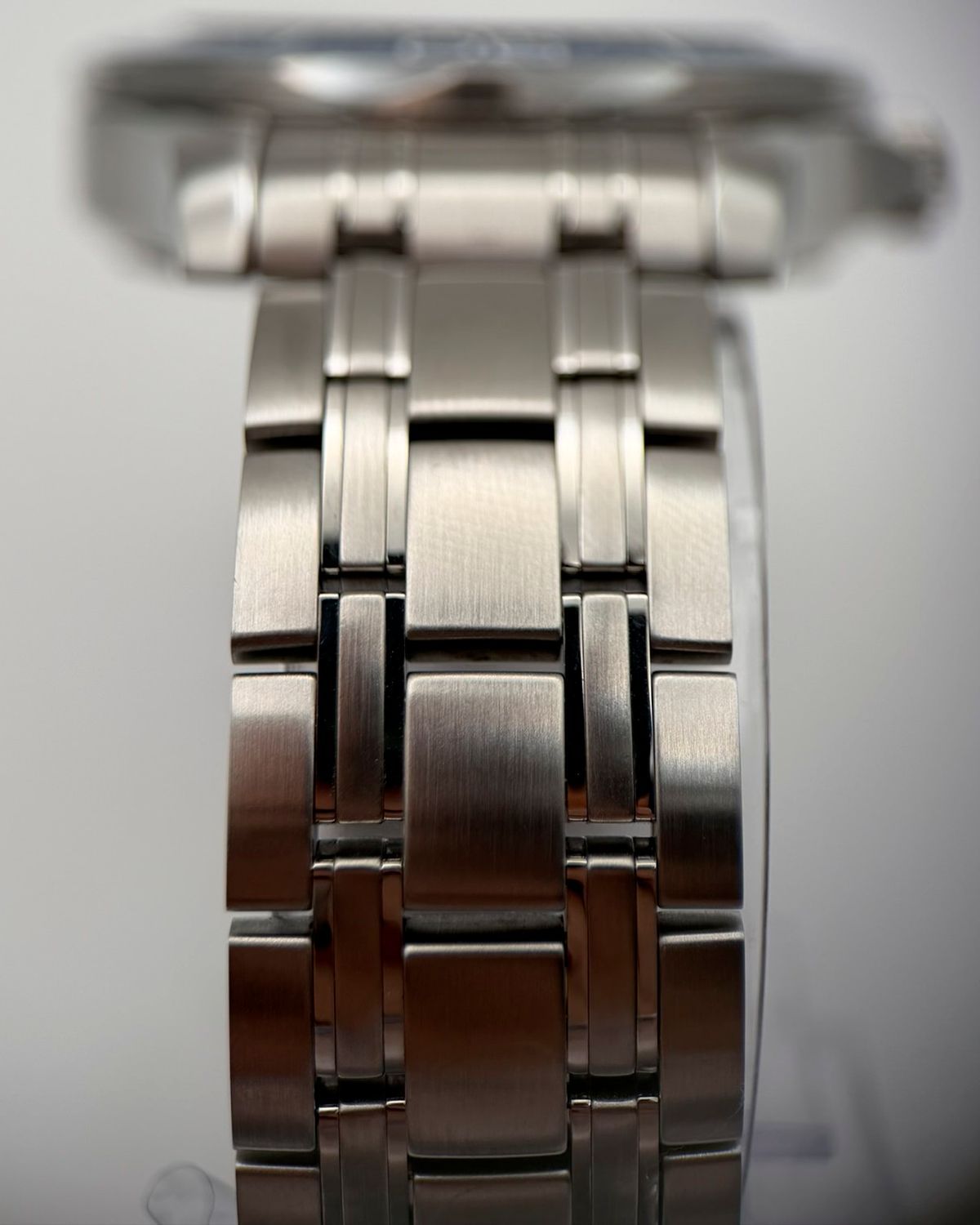 Omega 210.30.42.20.03.001