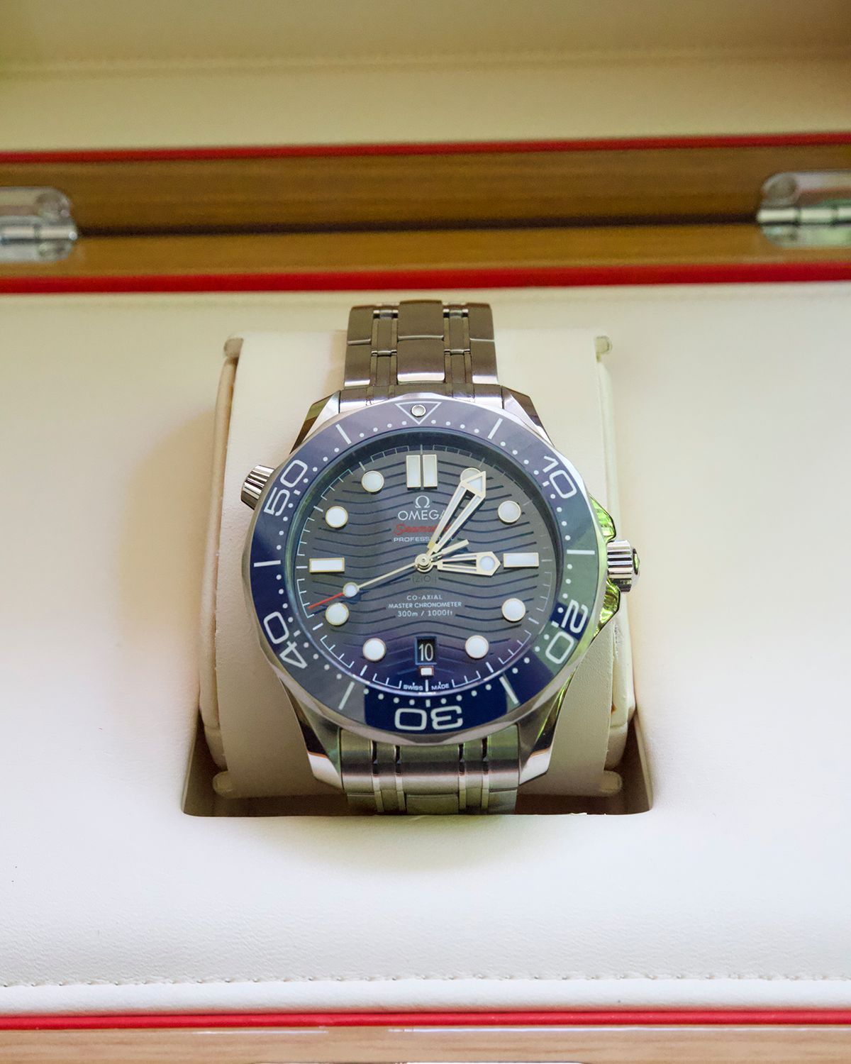 Omega 210.30.42.20.03.001