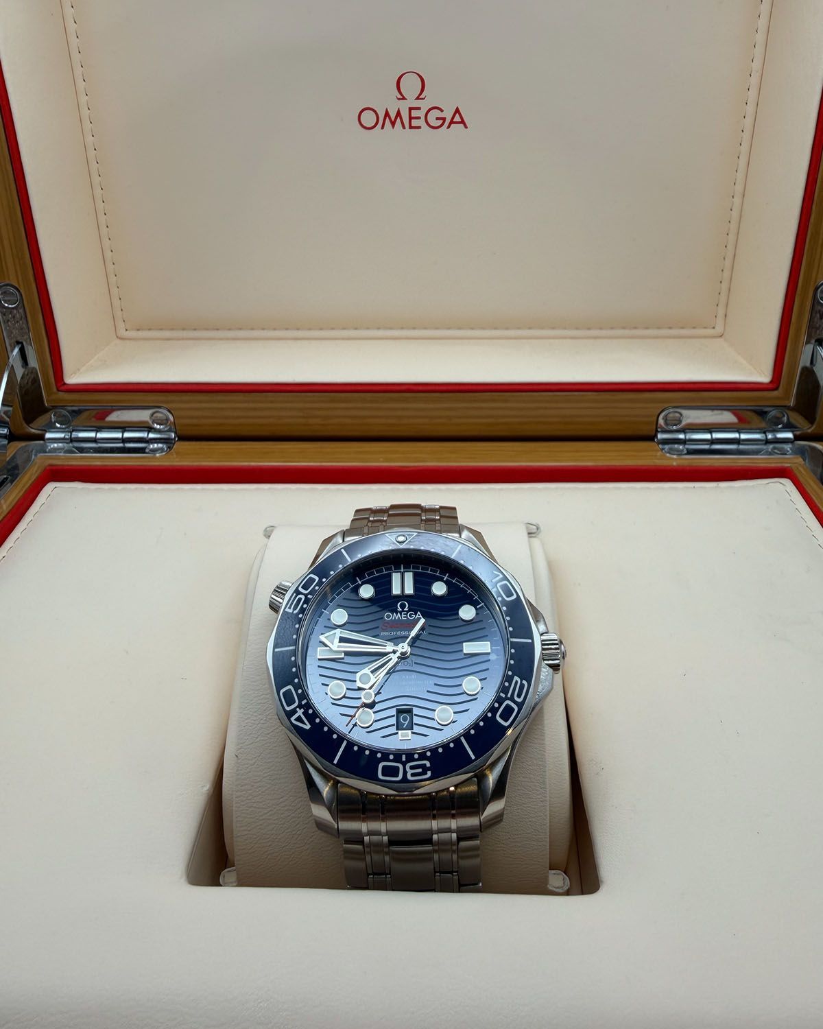 Omega 210.30.42.20.03.001
