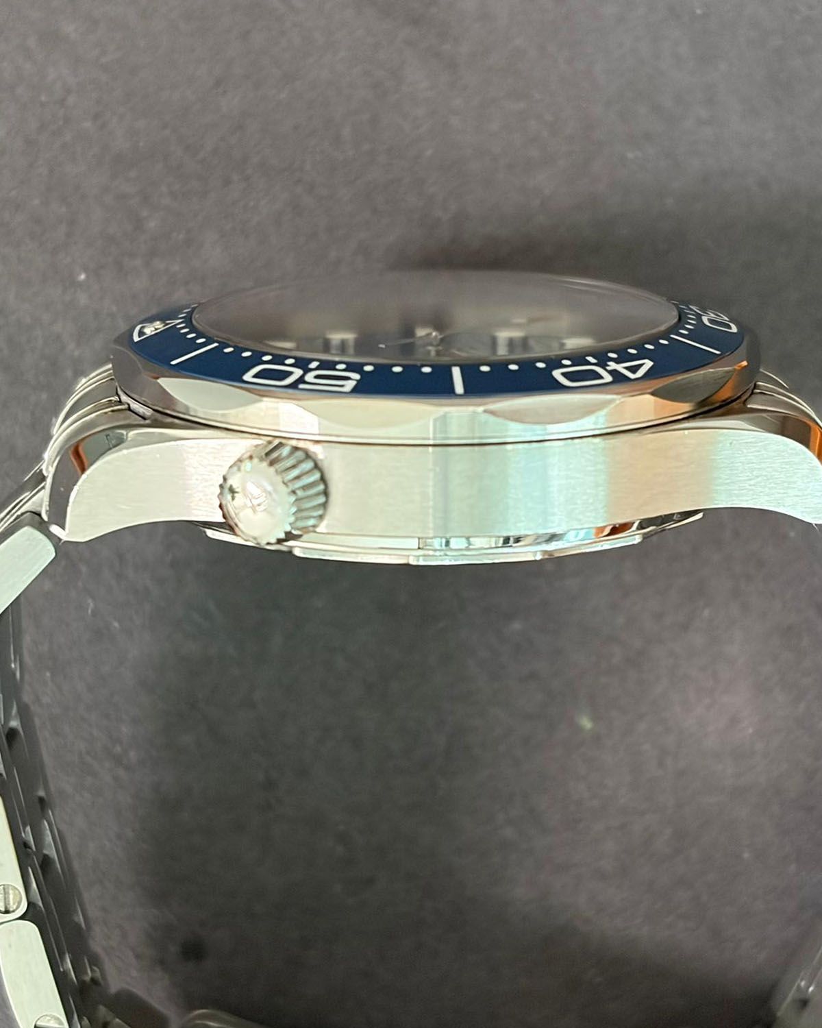 Omega 210.30.42.20.03.001