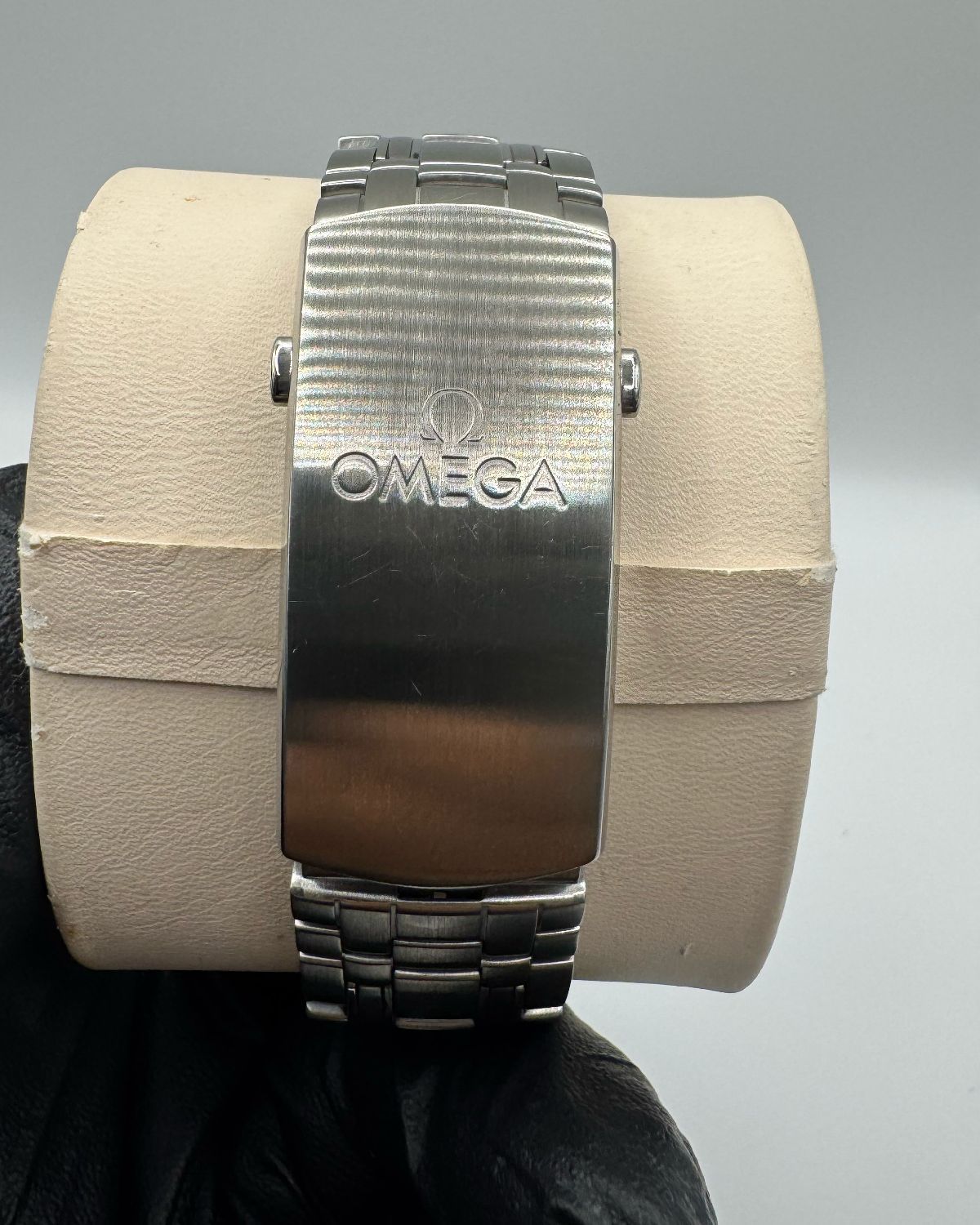 Omega 210.30.42.20.03.001
