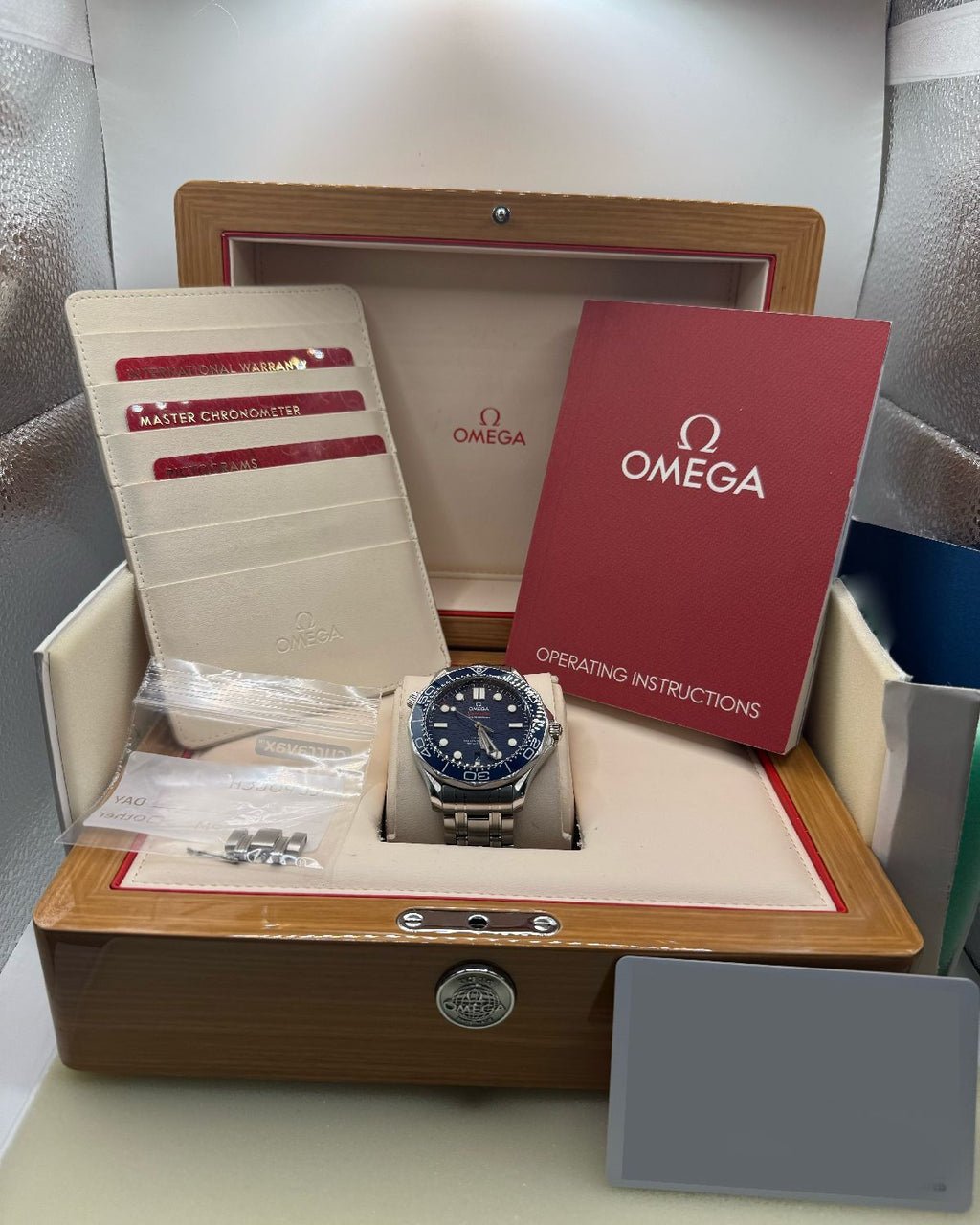 Omega 210.30.42.20.03.001