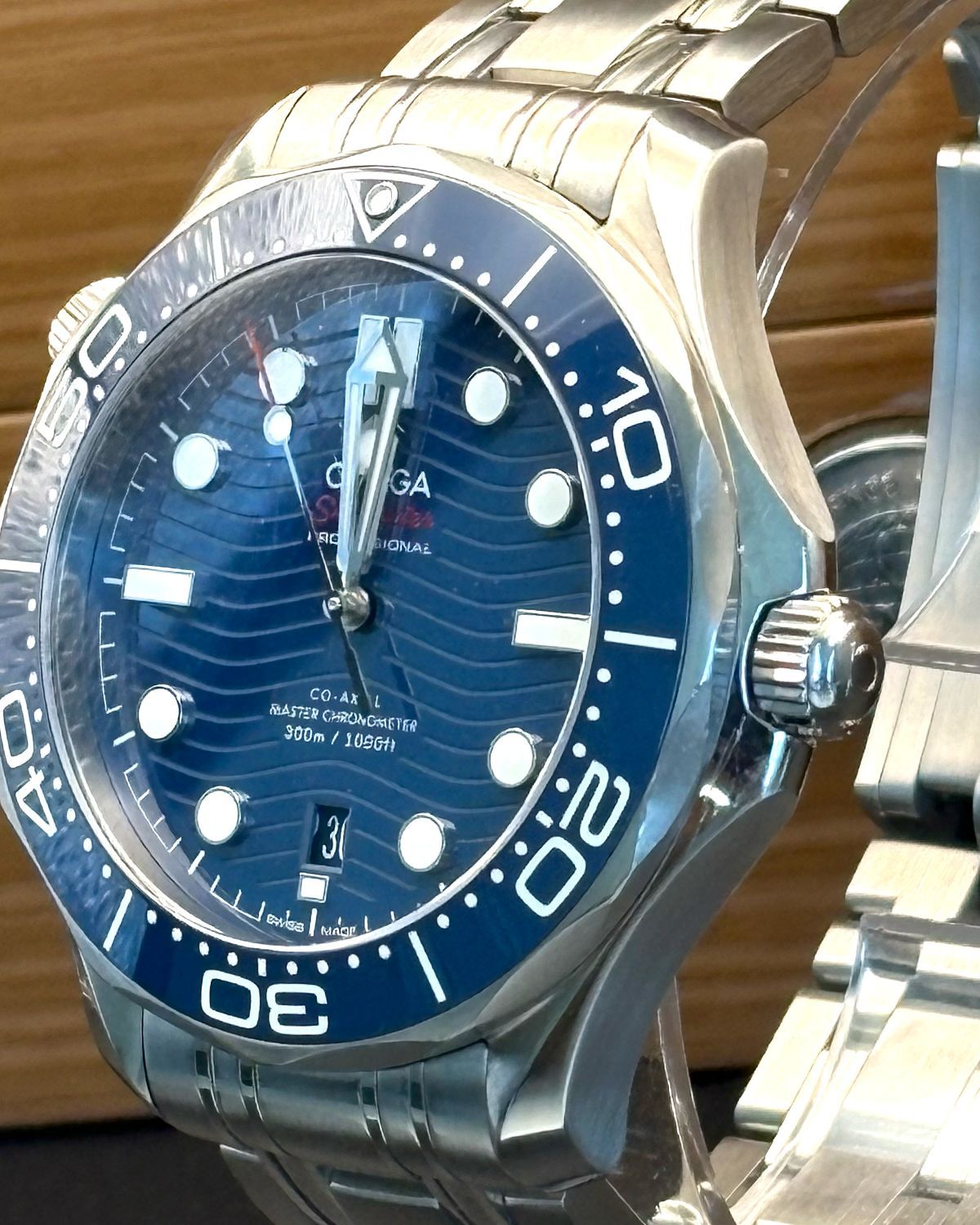 Omega 210.30.42.20.03.001