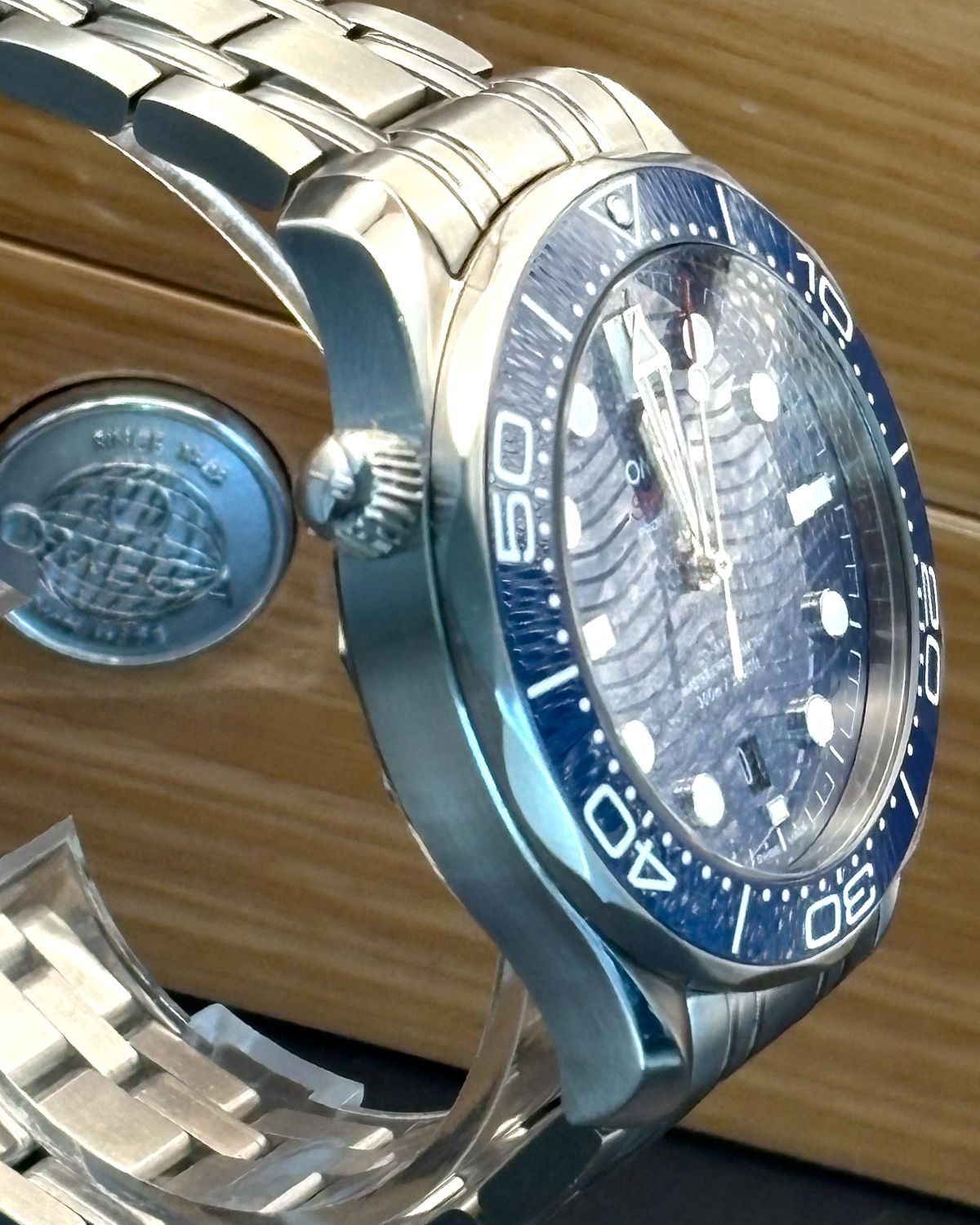 Omega 210.30.42.20.03.001