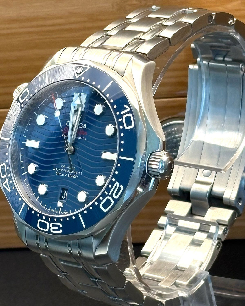 Omega 210.30.42.20.03.001