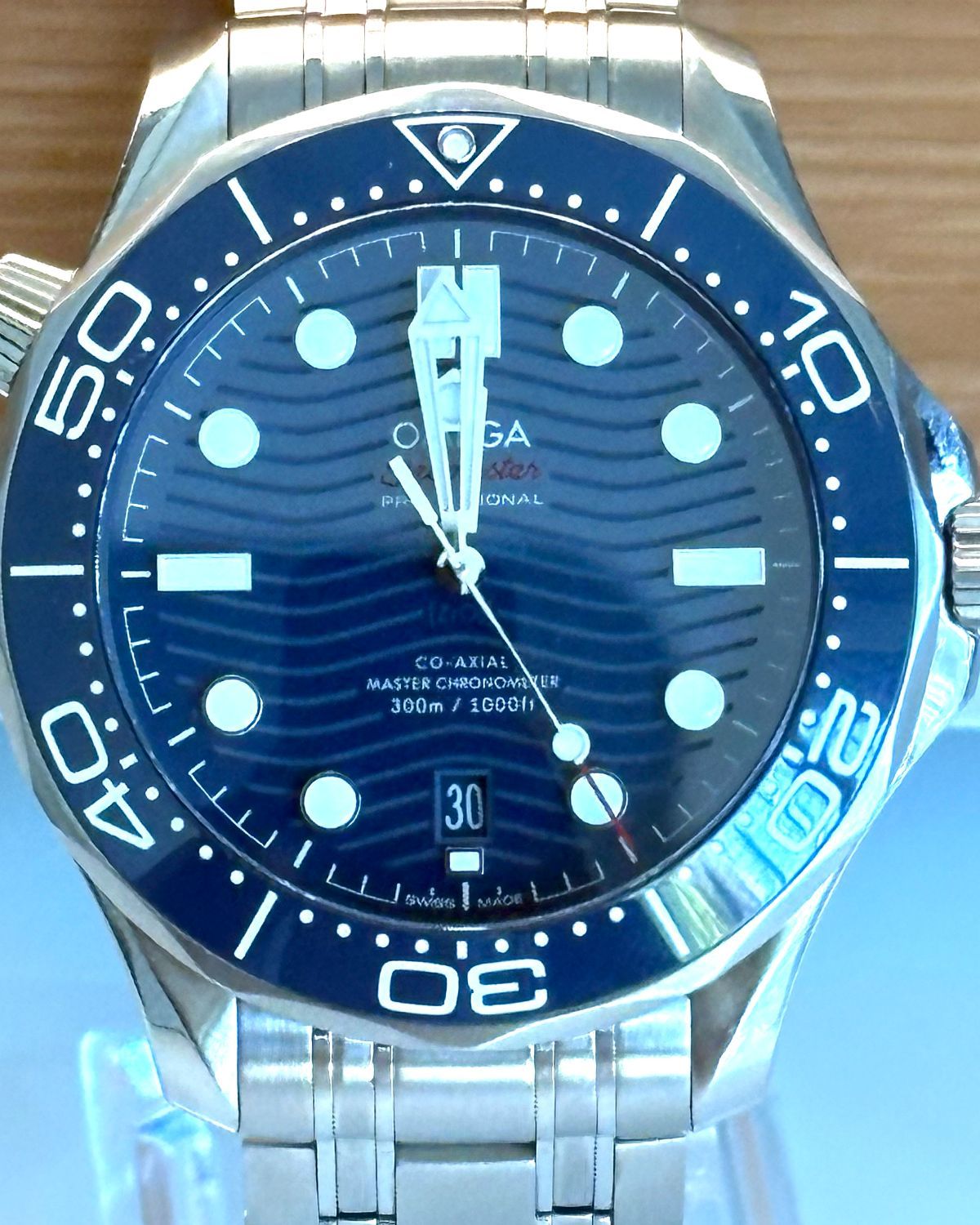 Omega 210.30.42.20.03.001