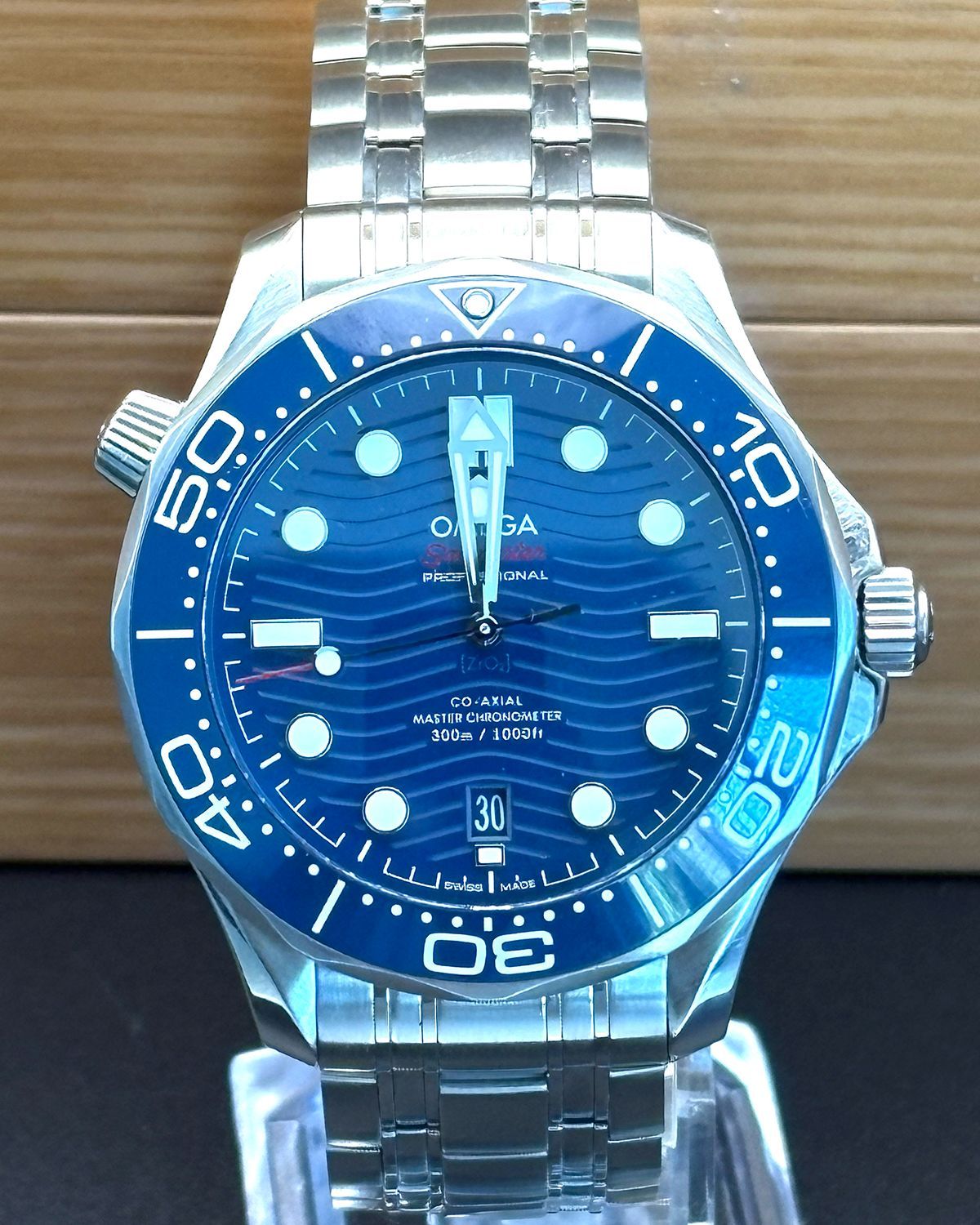 Omega 210.30.42.20.03.001