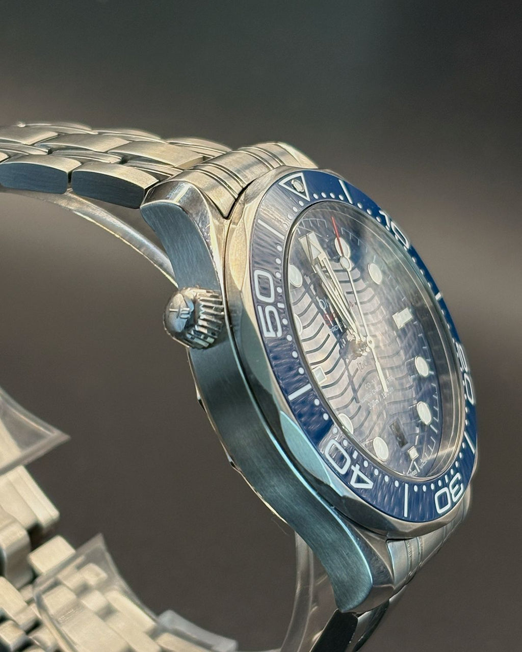 Omega 210.30.42.20.03.001
