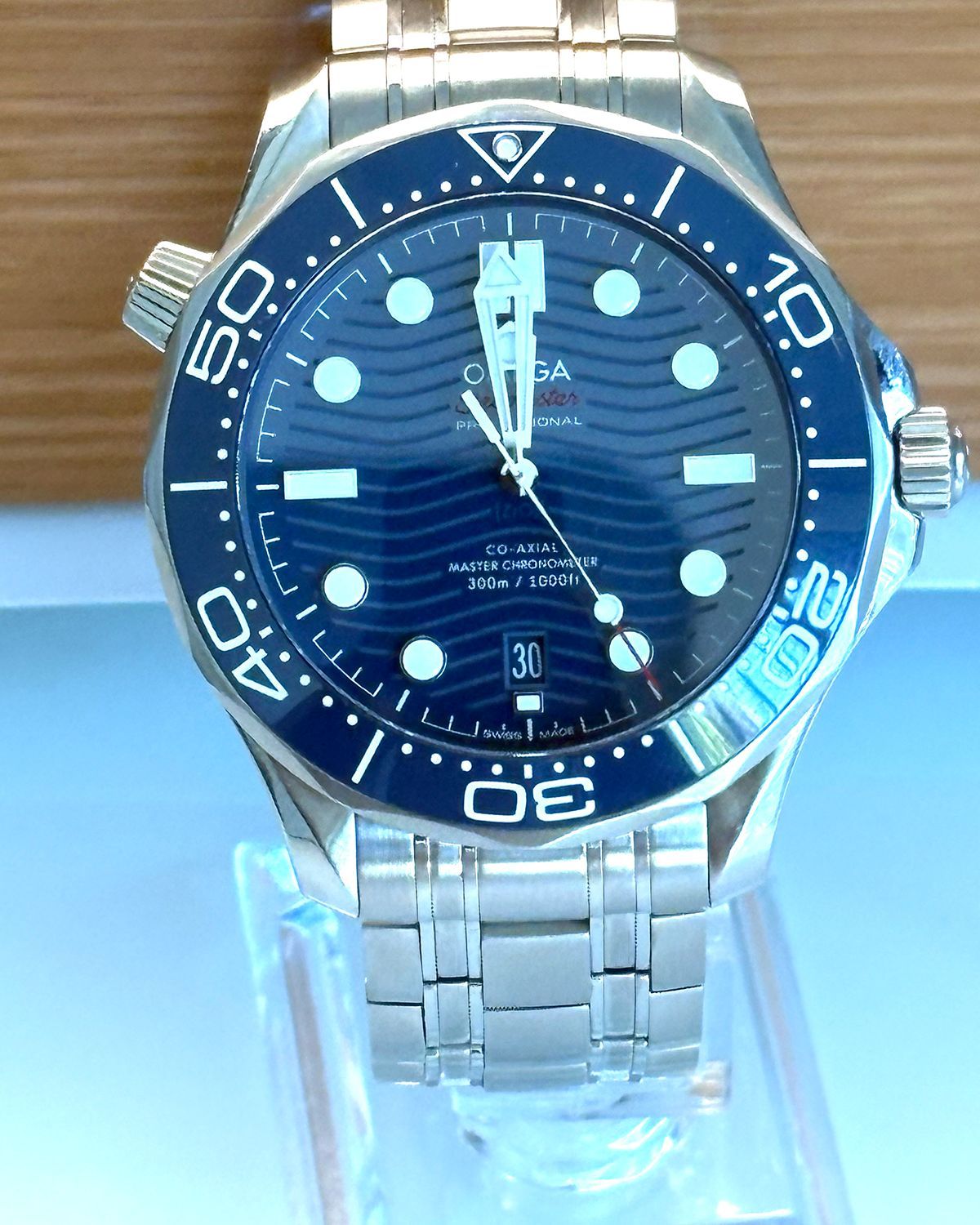 Omega 210.30.42.20.03.001