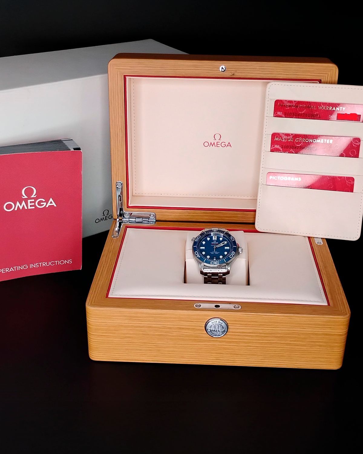 Omega 210.30.42.20.03.001