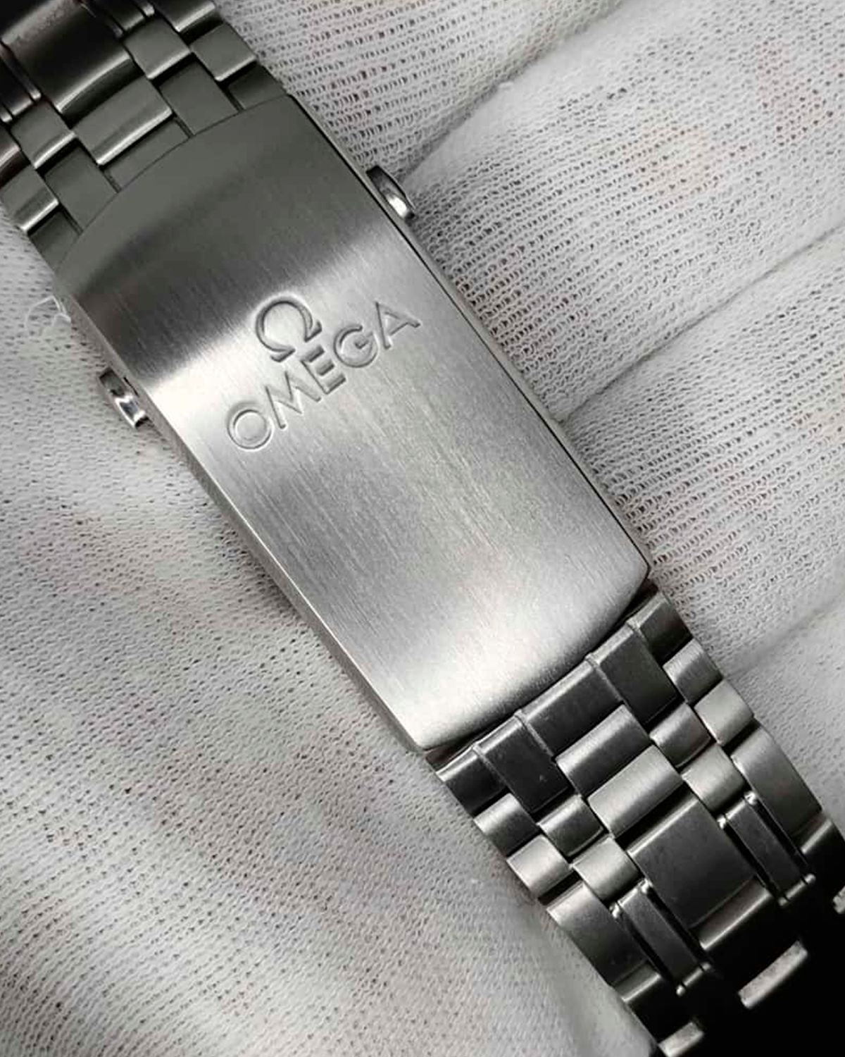 Omega 210.30.42.20.03.001
