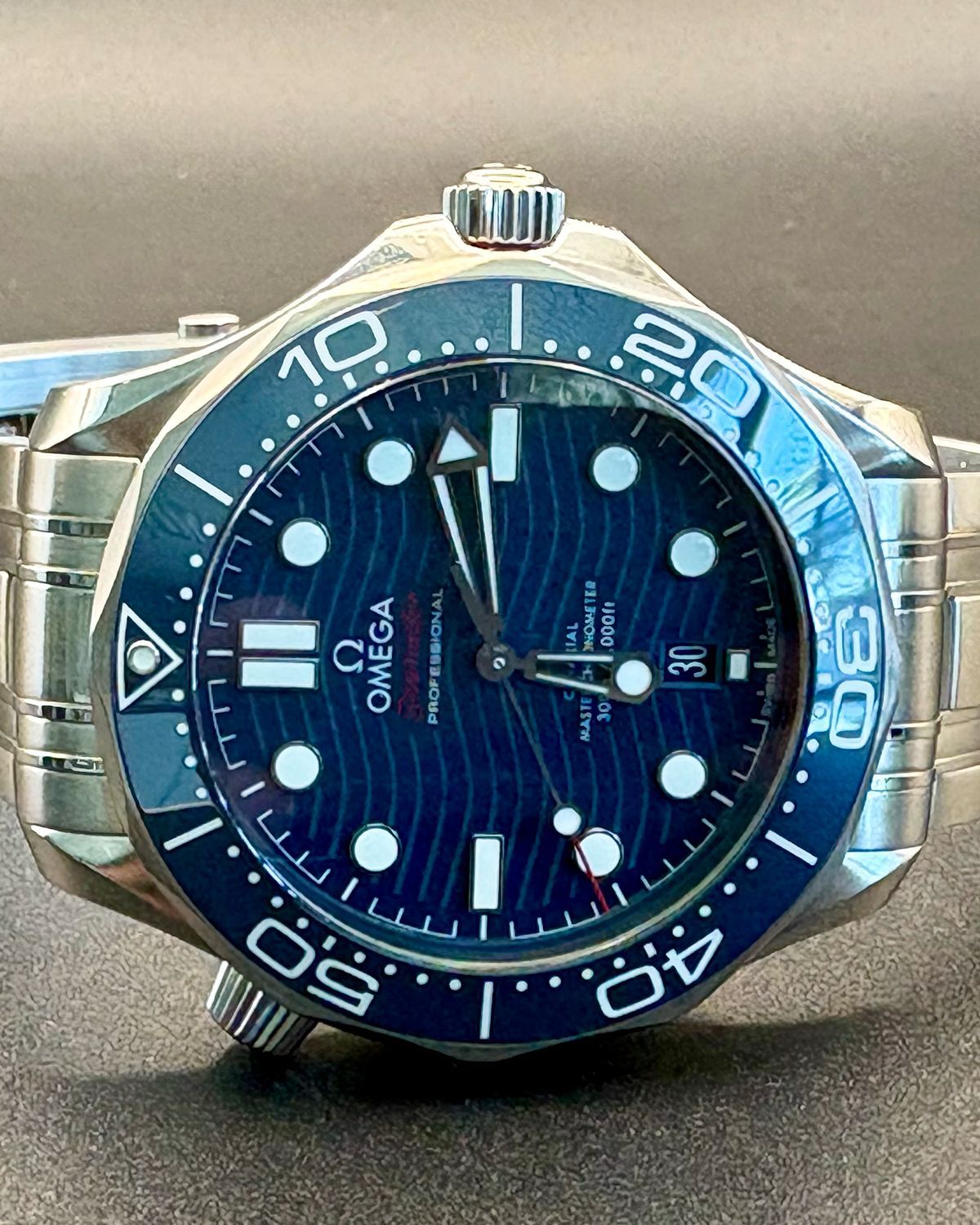 Omega 210.30.42.20.03.001