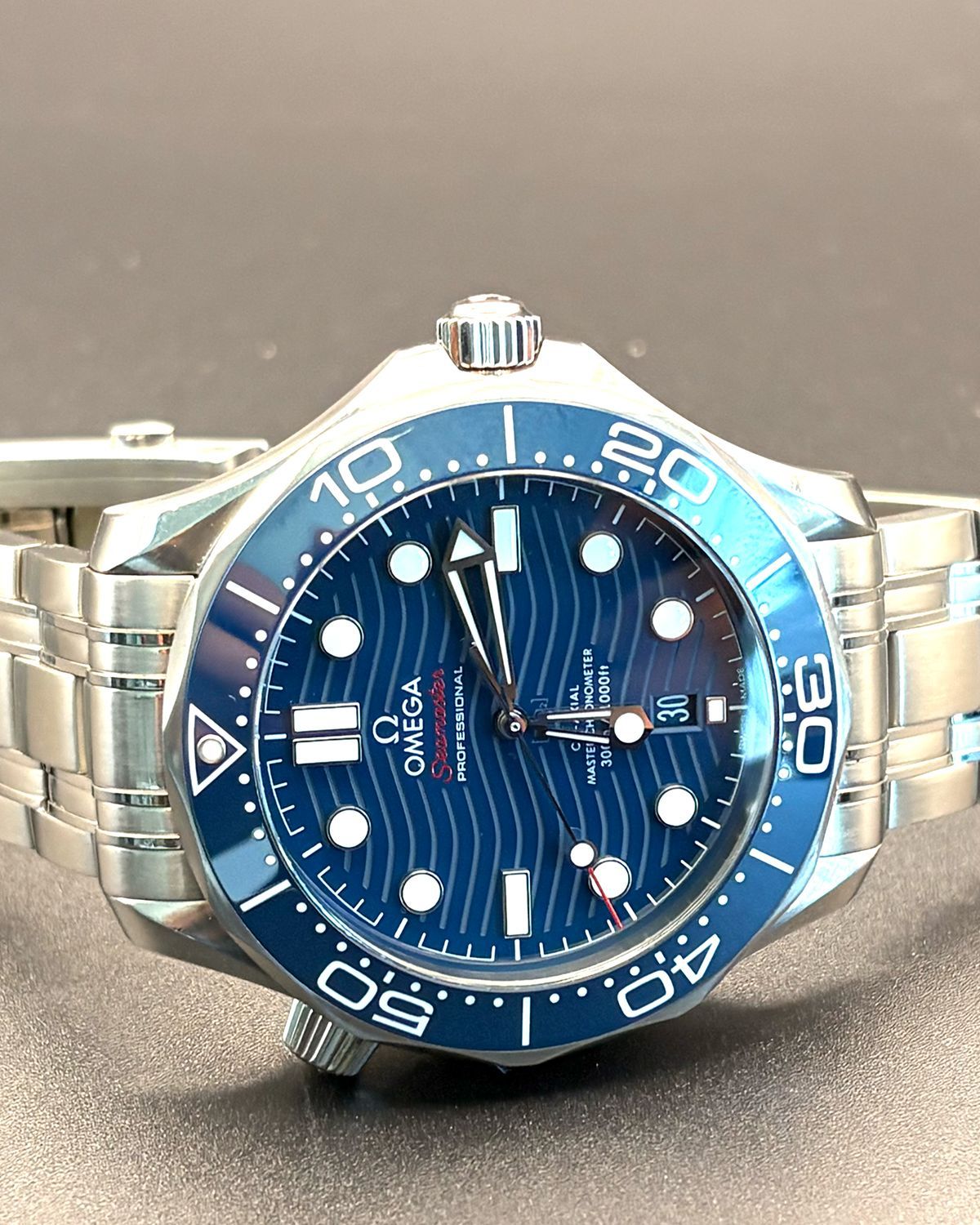 Omega 210.30.42.20.03.001