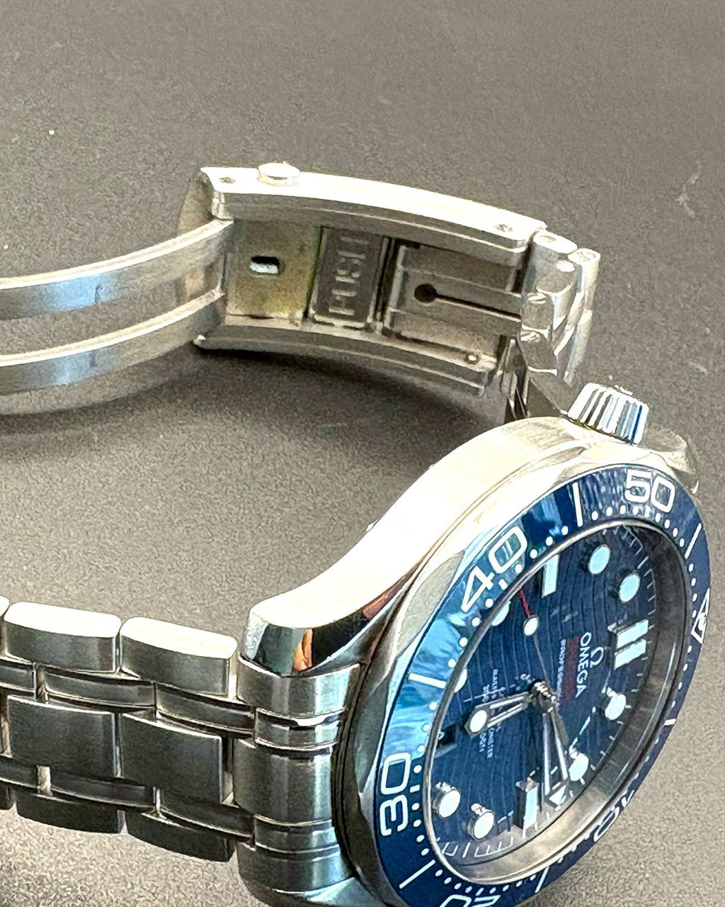 Omega 210.30.42.20.03.001