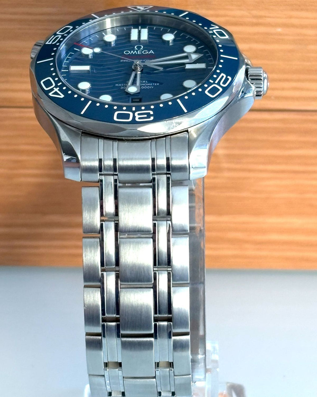 Omega 210.30.42.20.03.001
