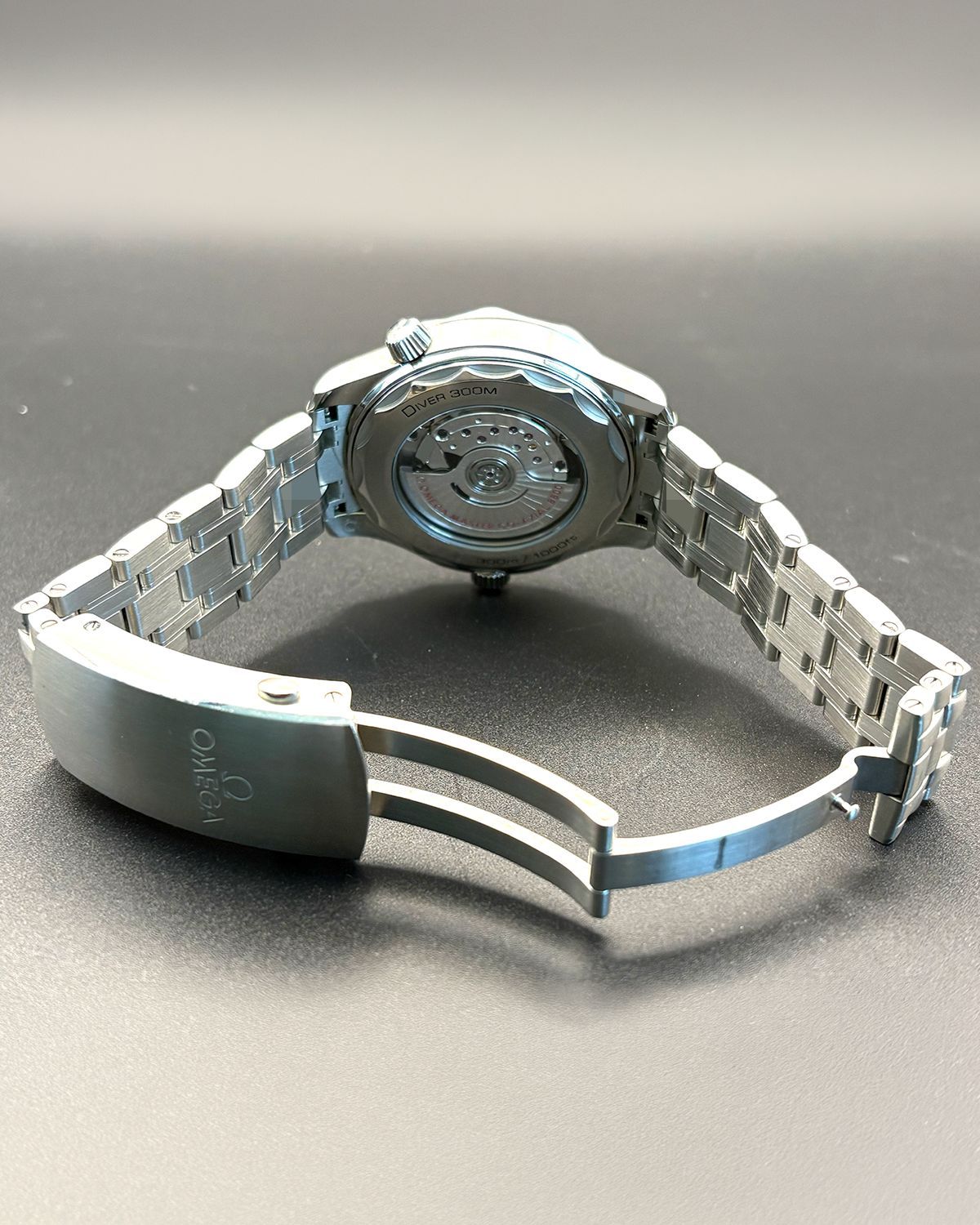 Omega 210.30.42.20.03.001