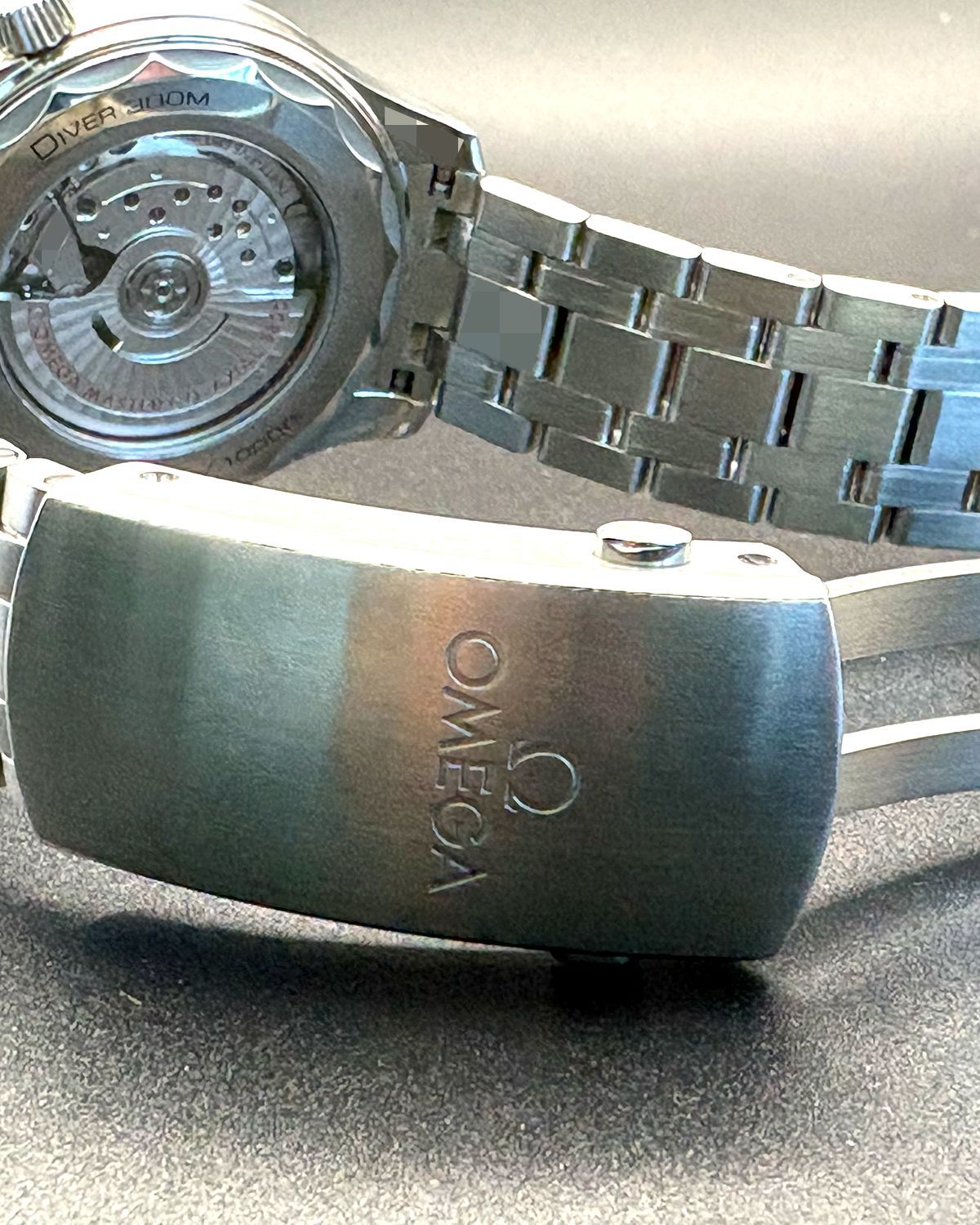 Omega 210.30.42.20.03.001