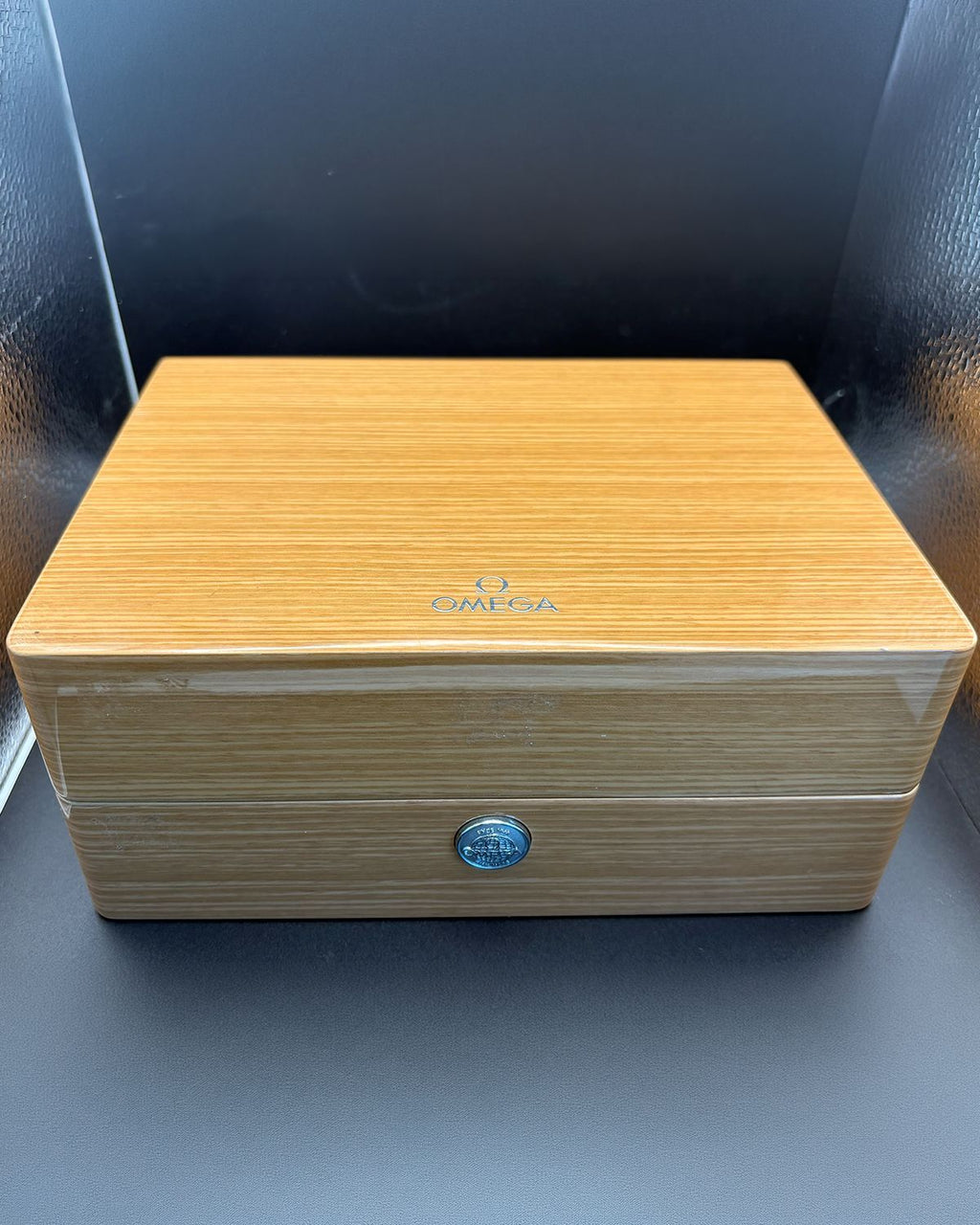Omega 210.30.42.20.03.001