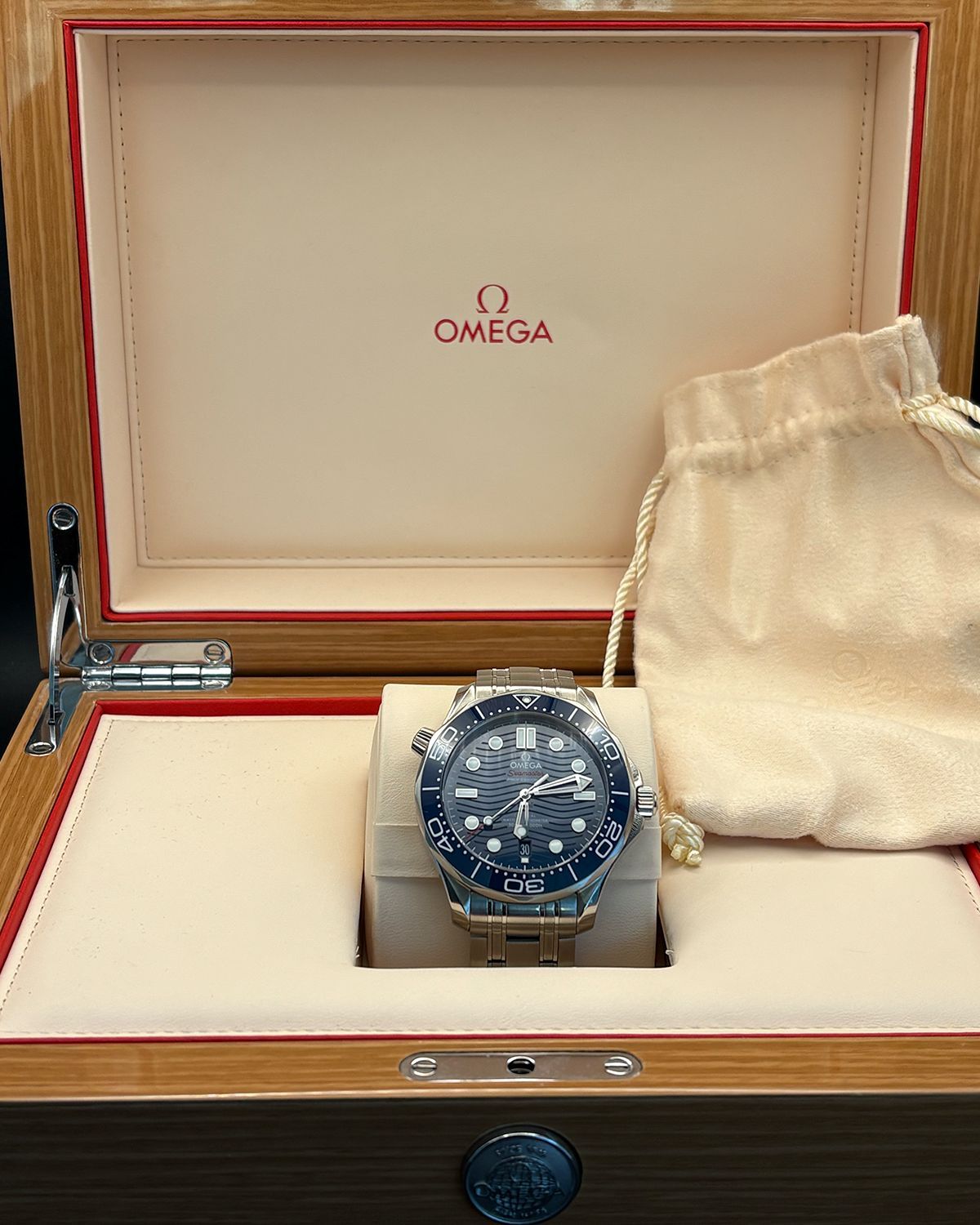 Omega 210.30.42.20.03.001