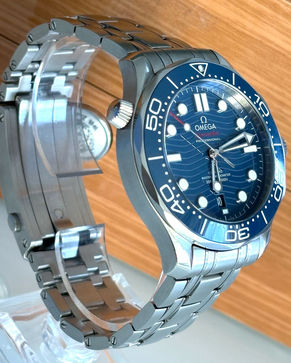 Omega 210.30.42.20.03.001