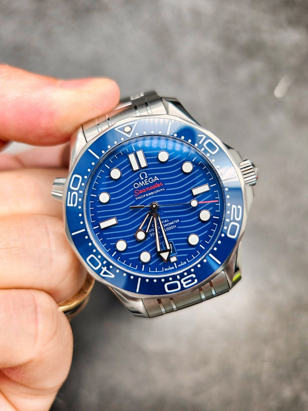 Omega 210.30.42.20.03.001