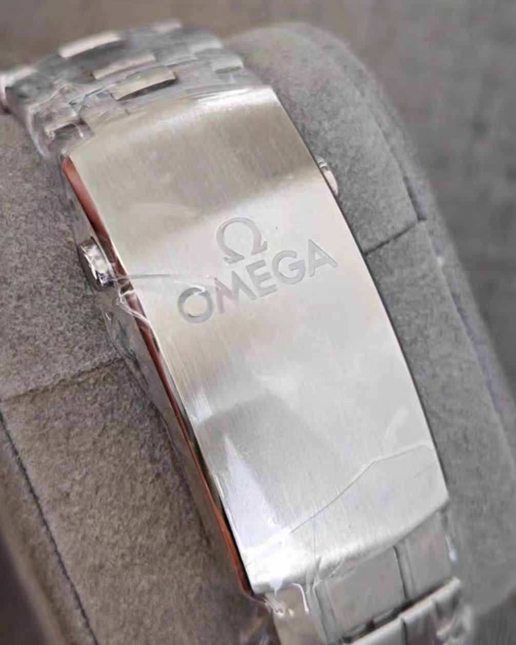 Omega 210.30.42.20.03.001