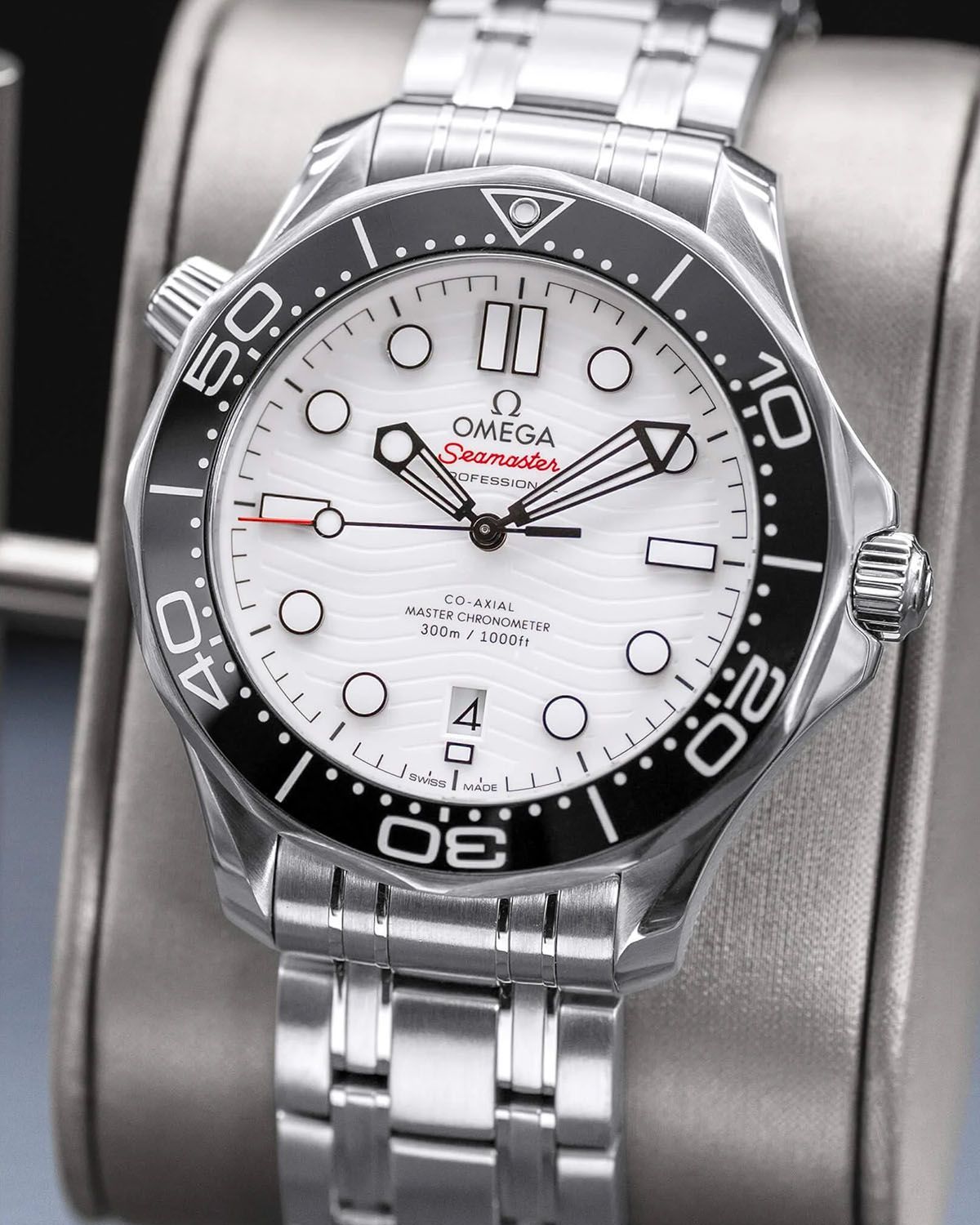 Omega 210.30.42.20.04.001
