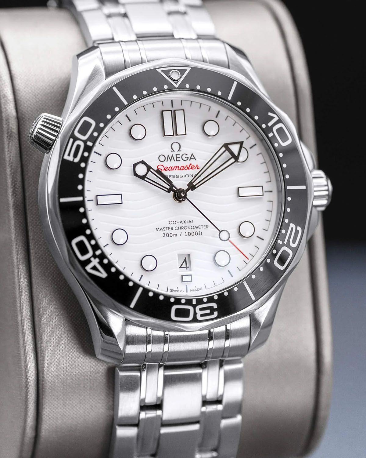 Omega 210.30.42.20.04.001