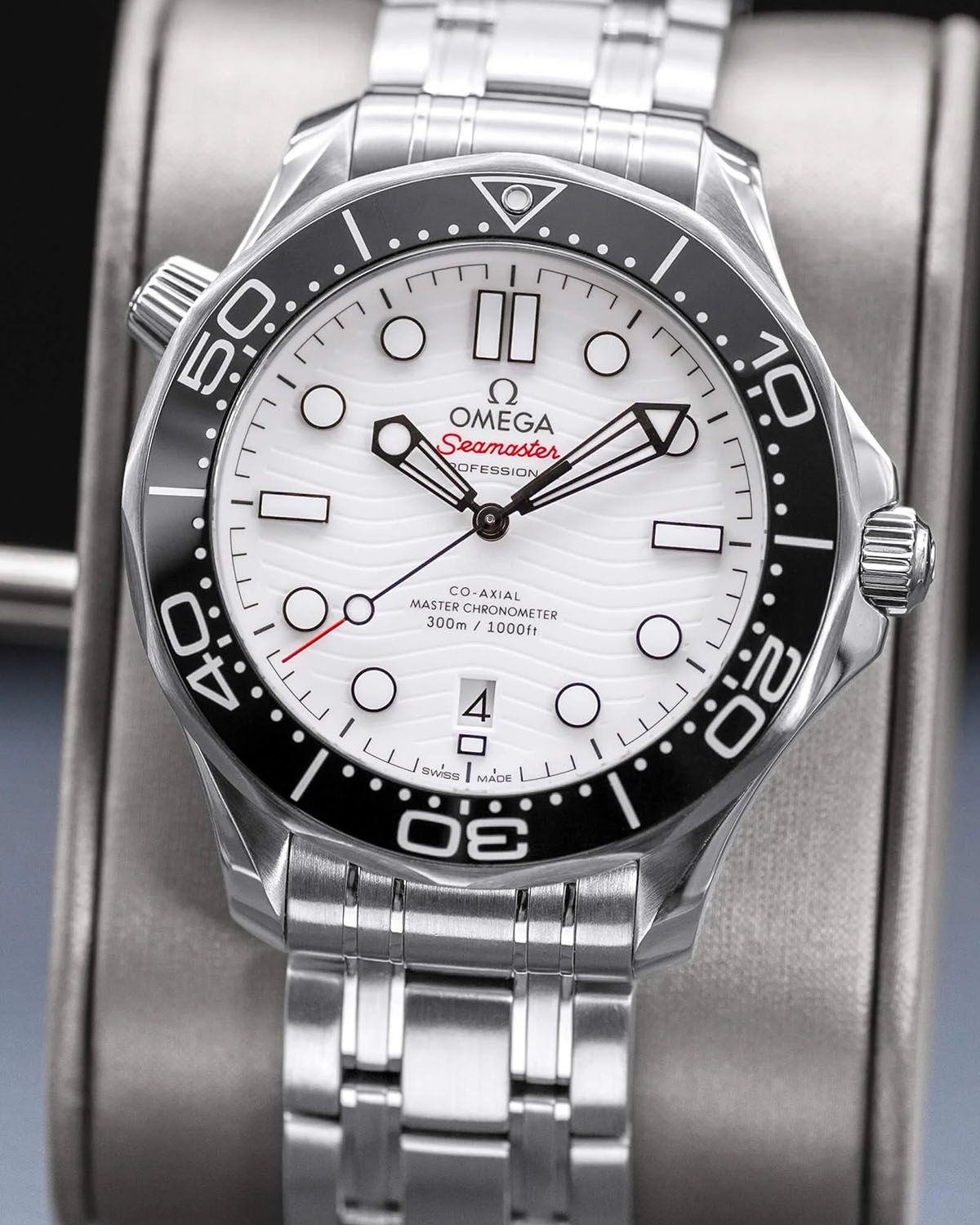 Omega 210.30.42.20.04.001