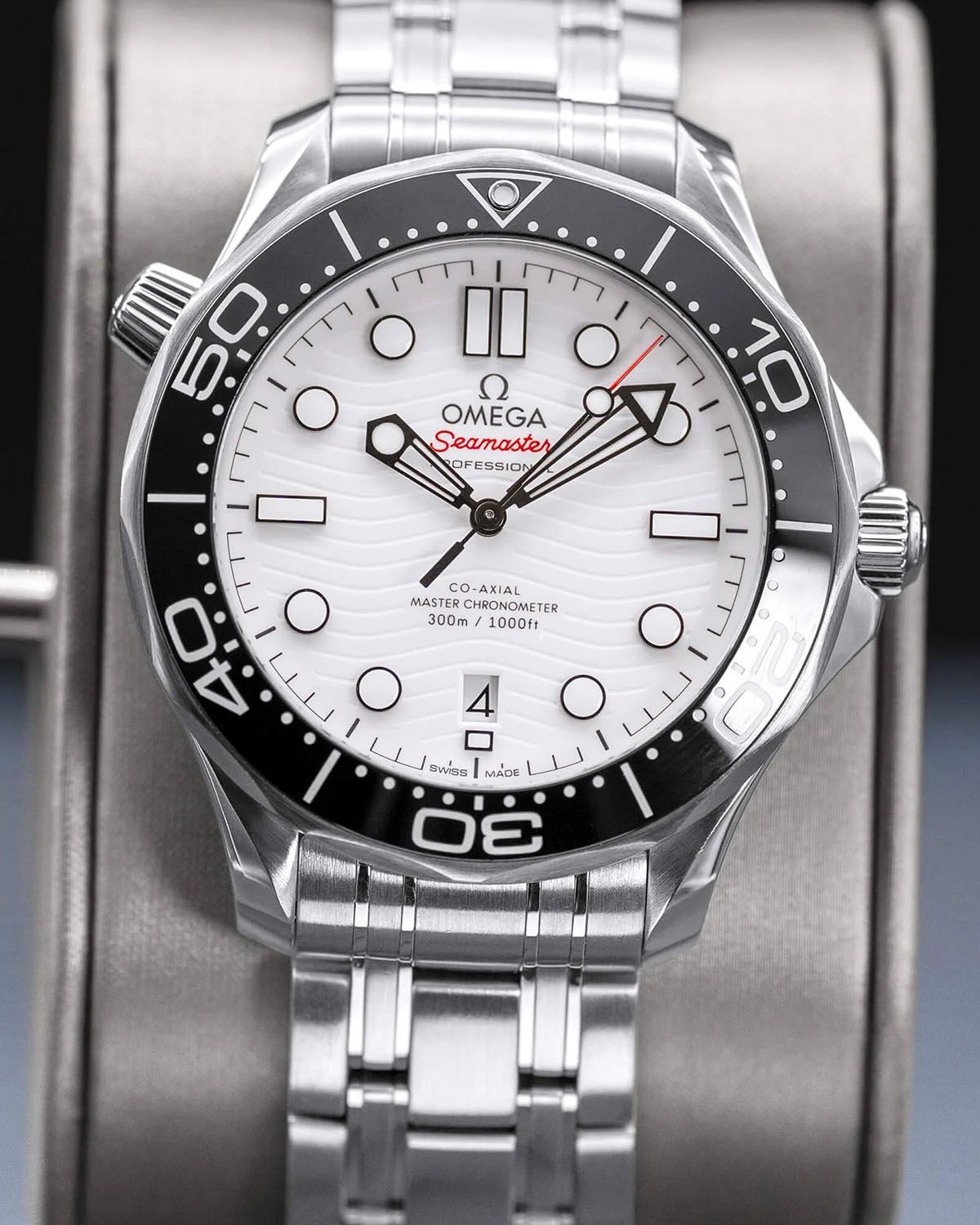 Omega 210.30.42.20.04.001