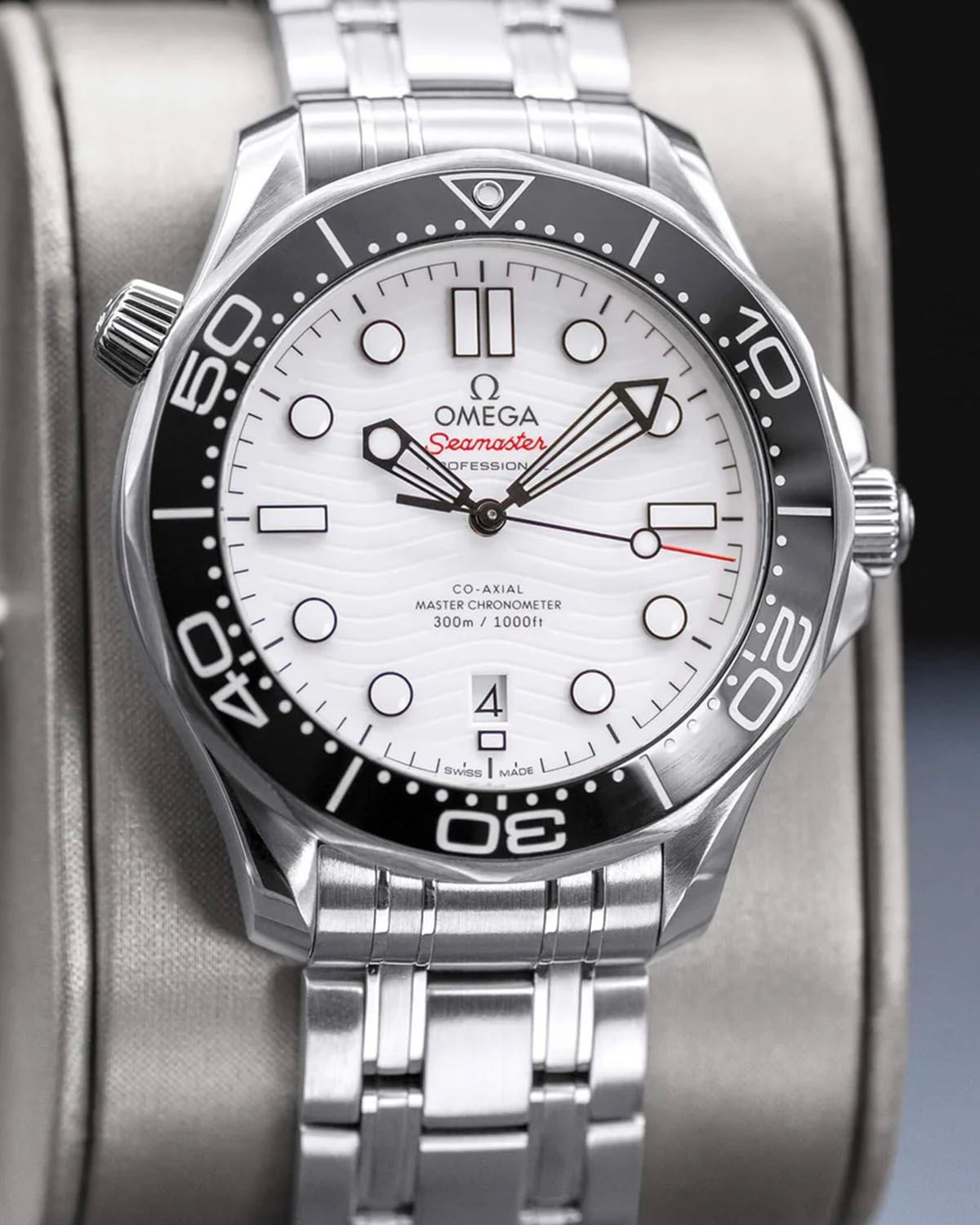 Omega 210.30.42.20.04.001