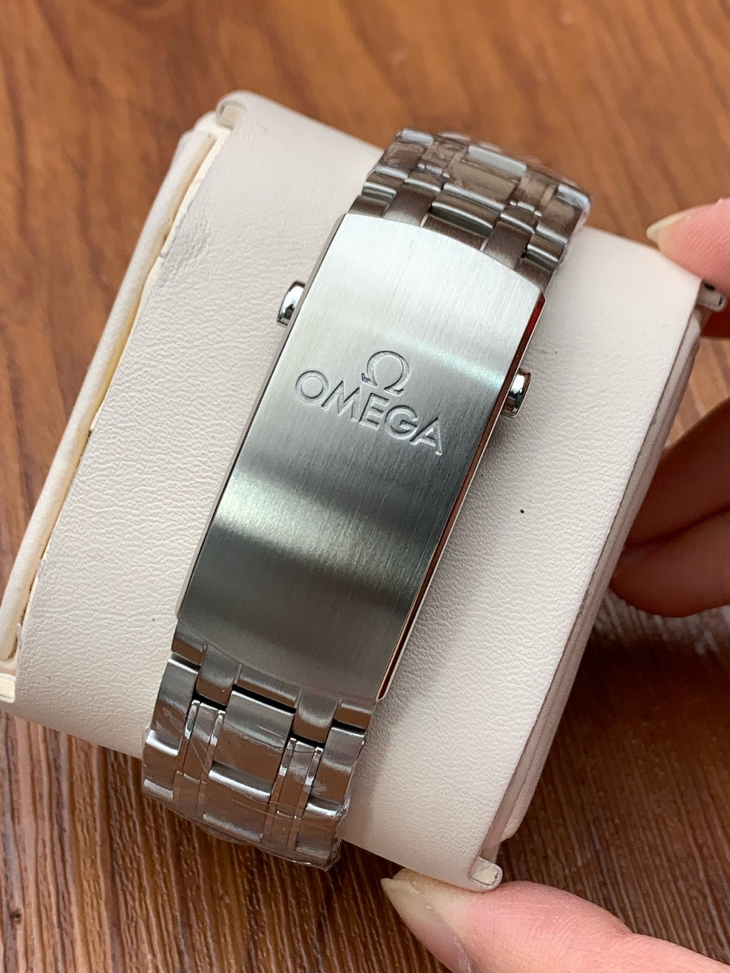 Omega 210.30.42.20.04.001