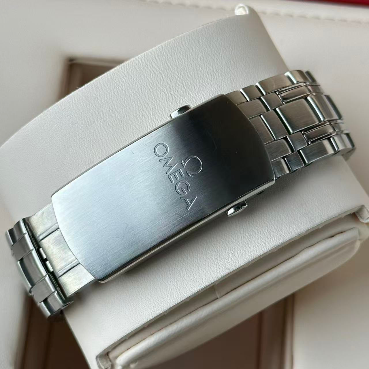Omega 210.30.42.20.04.001